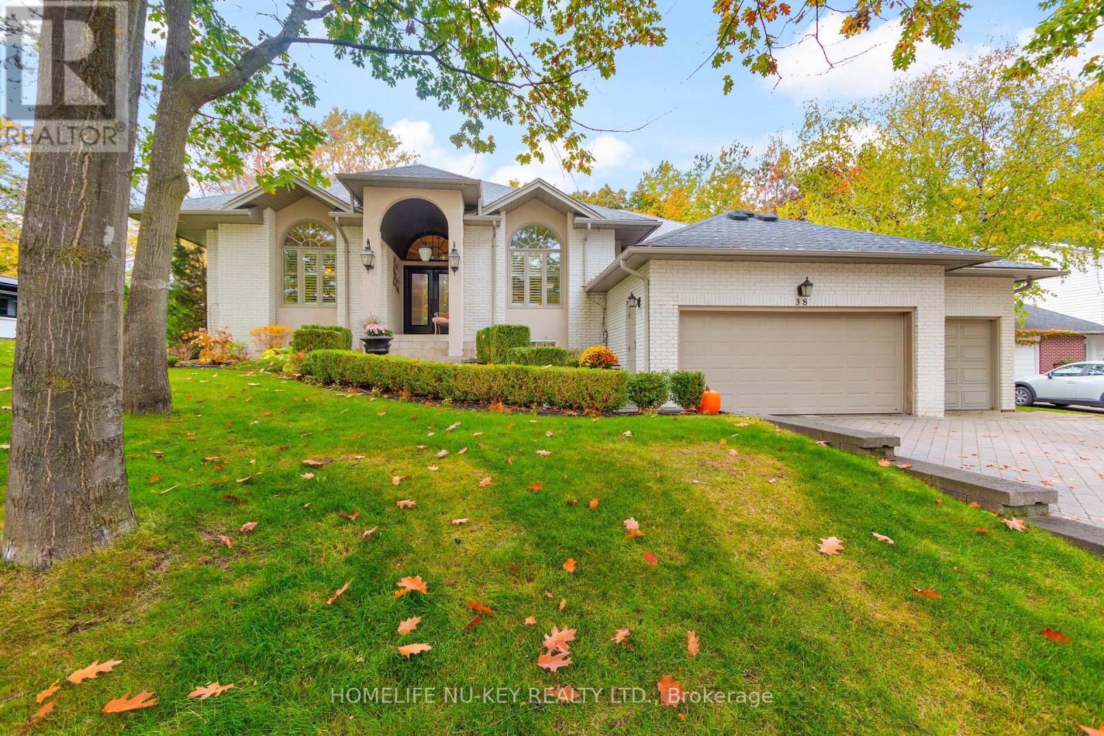 38 Castle Drive, Barrie, Ontario  L4N 1R1 - Photo 4 - S13093314
