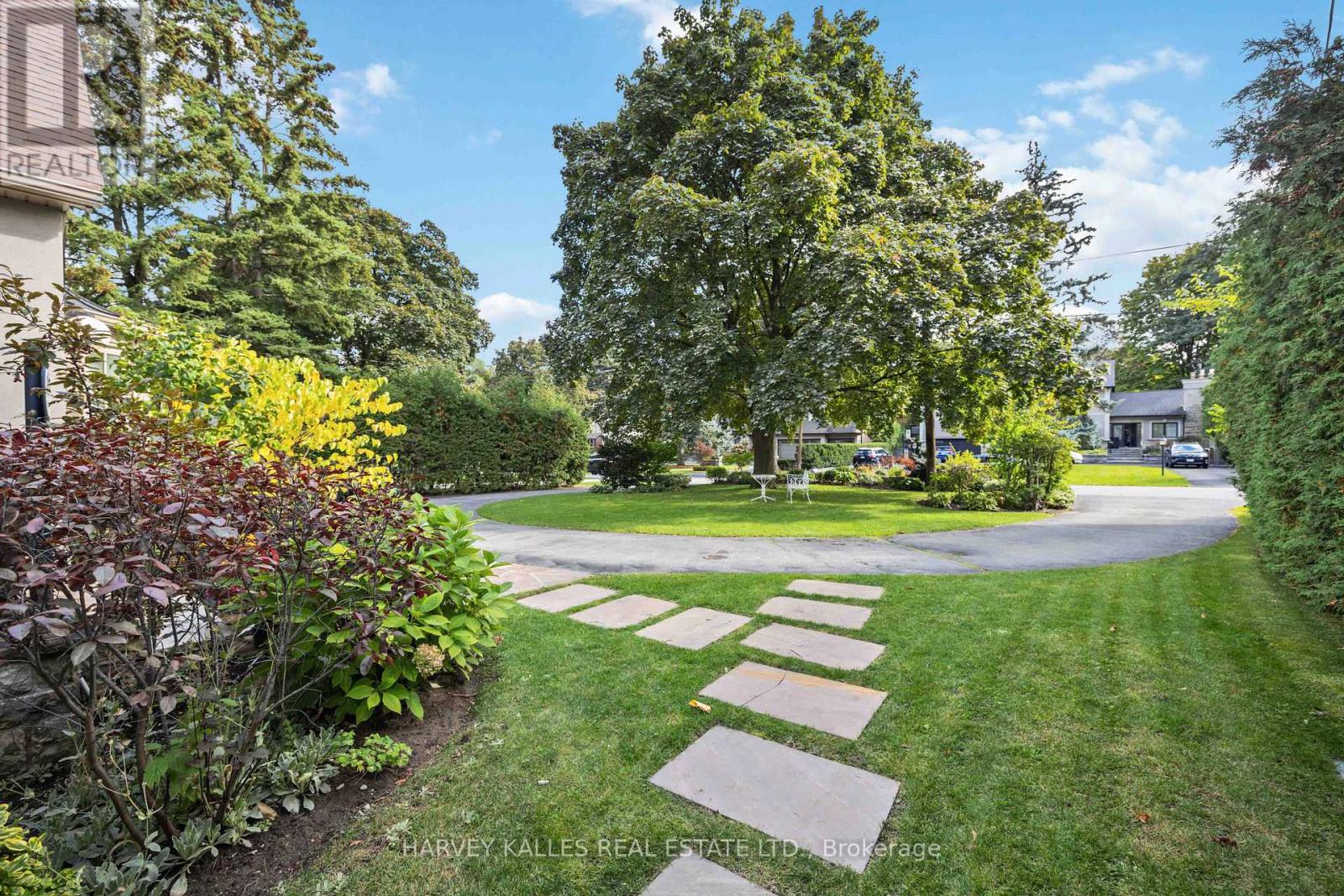27 Ashley Park Road, Toronto, Ontario  M9A 4C9 - Photo 6 - W13093292