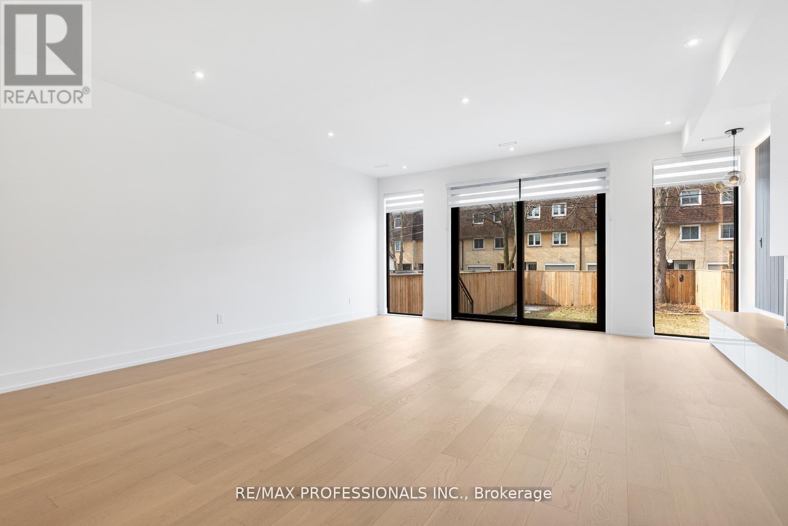 84 Twenty Ninth Street, Toronto, Ontario  M8W 3B1 - Photo 4 - W13093294