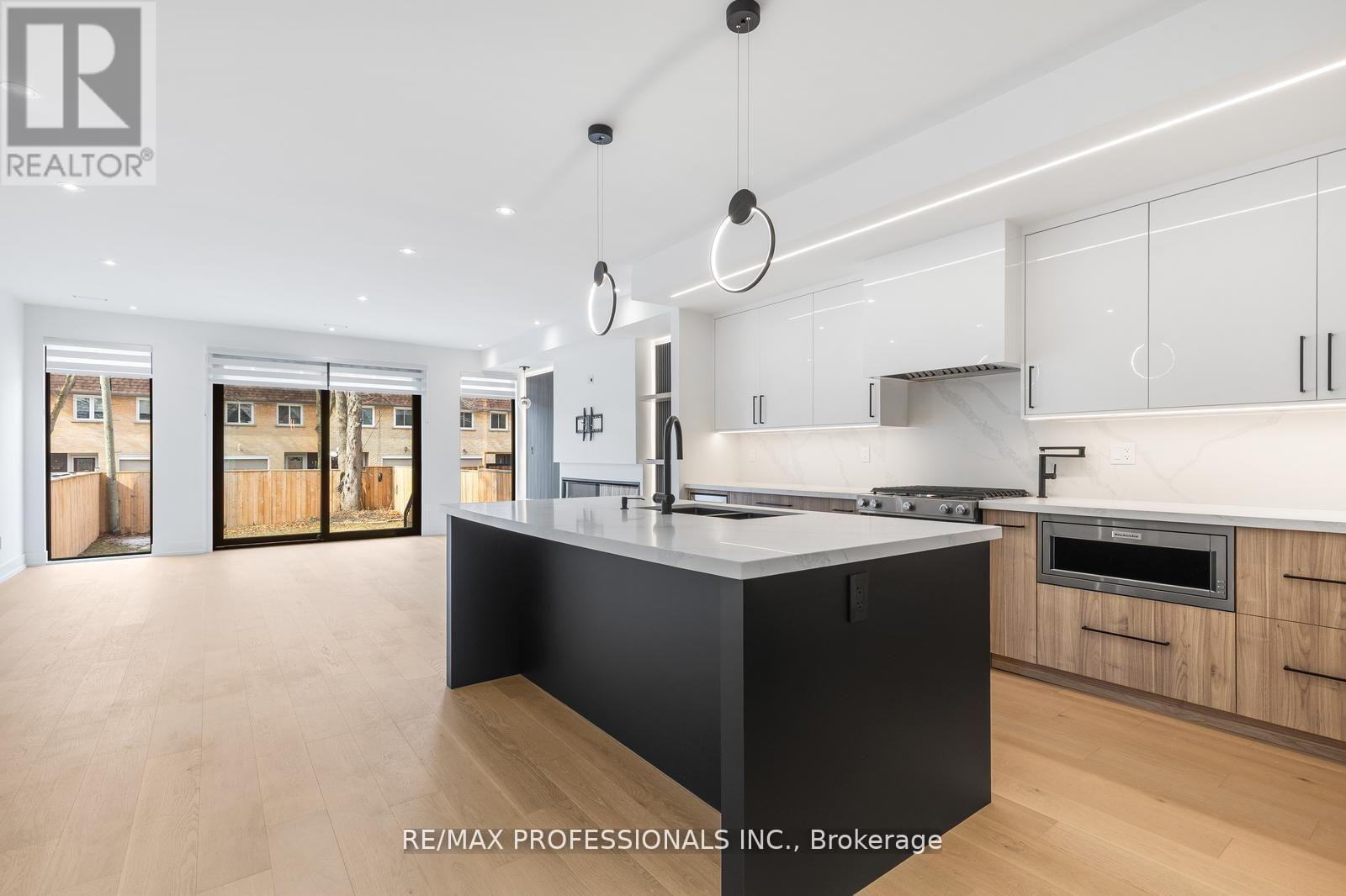 84 Twenty Ninth Street, Toronto, Ontario  M8W 3B1 - Photo 7 - W13093294
