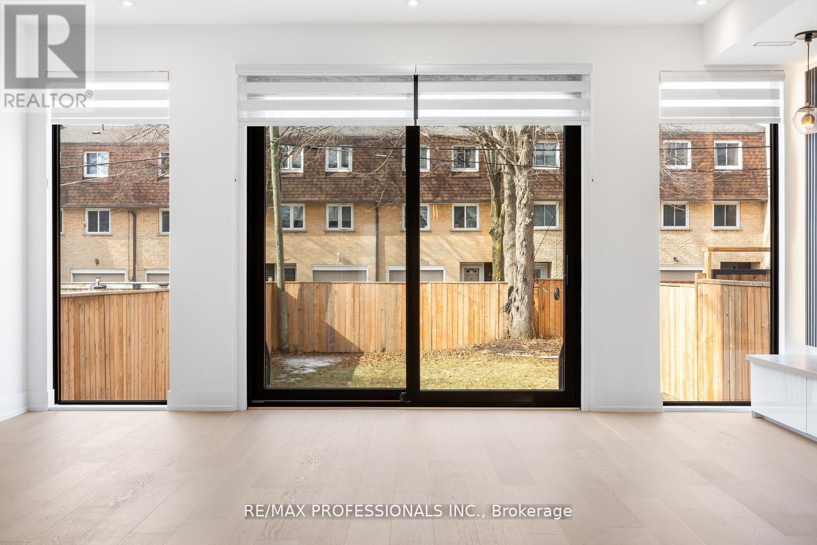 84 Twenty Ninth Street, Toronto, Ontario  M8W 3B1 - Photo 8 - W13093294