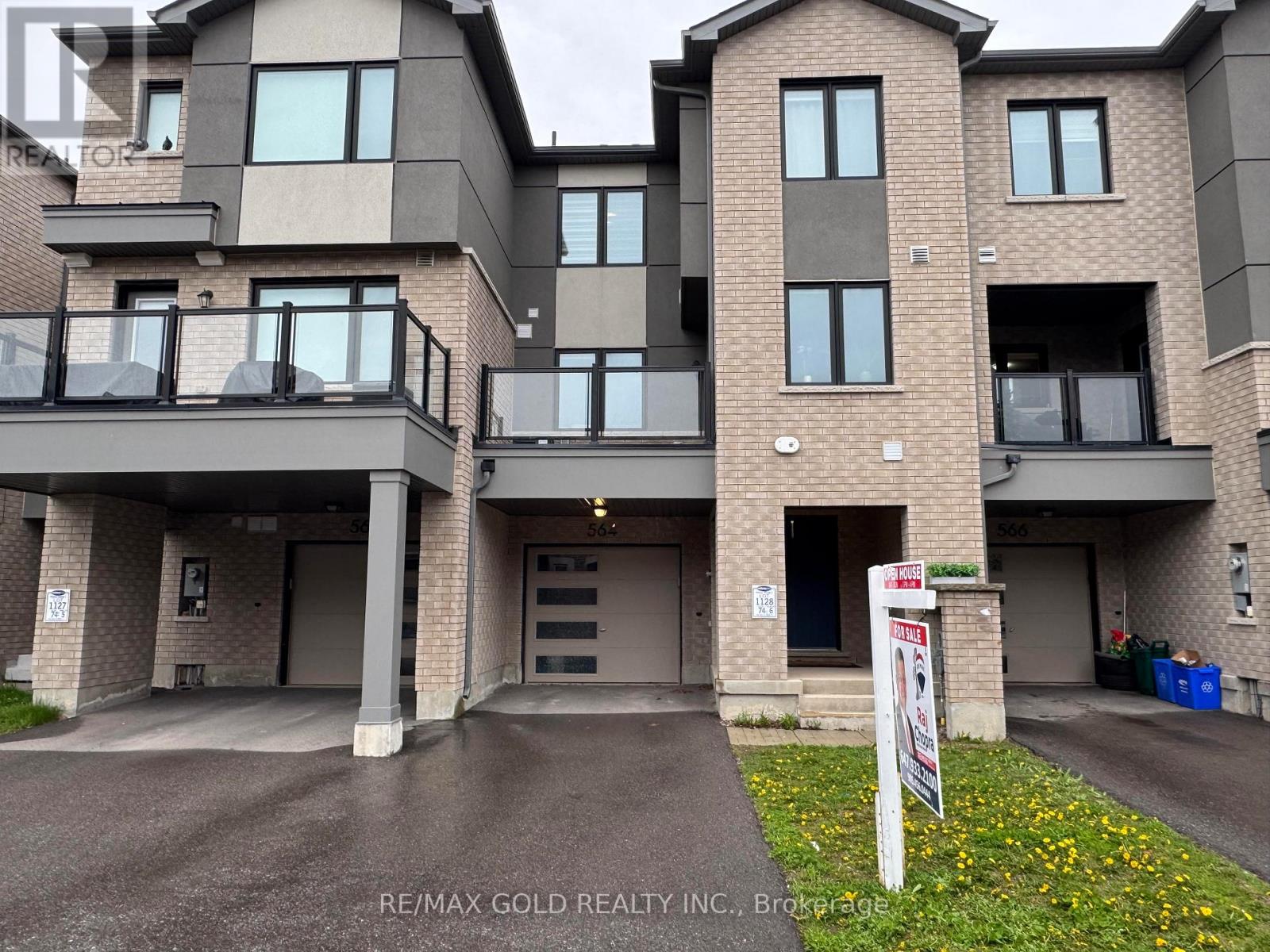 564 Bellflower Court, Milton, Ontario  L9E 1E4 - Photo 2 - W13092712