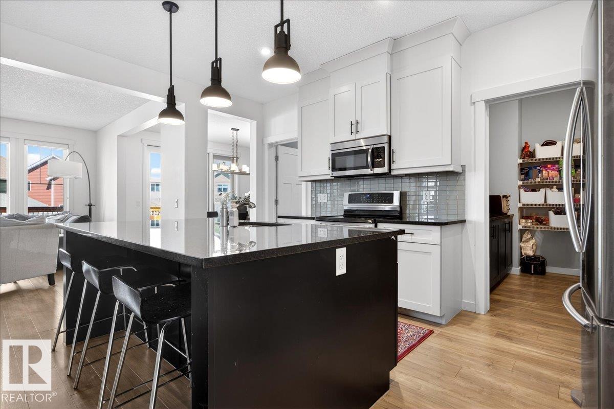 8048 18 Av Sw, Edmonton, Alberta  T6X 0Z8 - Photo 5 - E4486082