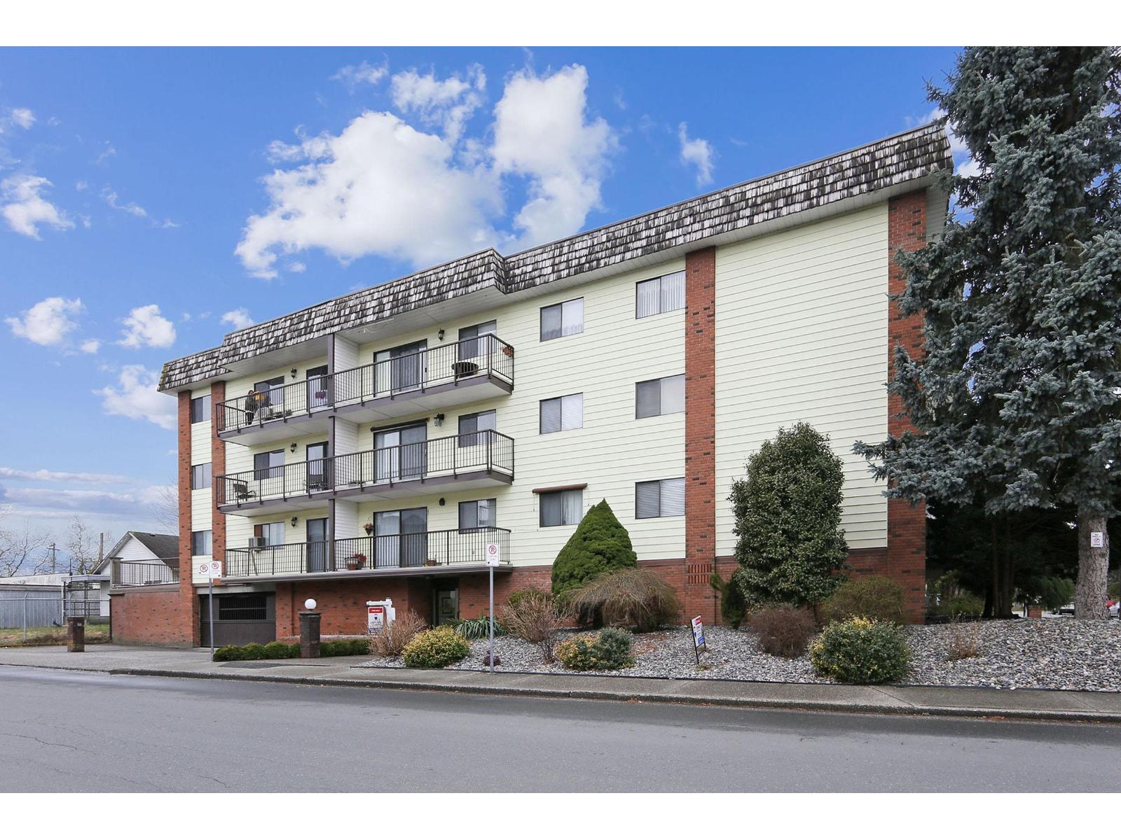 201 9417 Nowell Street, Chilliwack Downtown, Chilliwack, British Columbia  V2P 7M4 - Photo 1 - R3120536