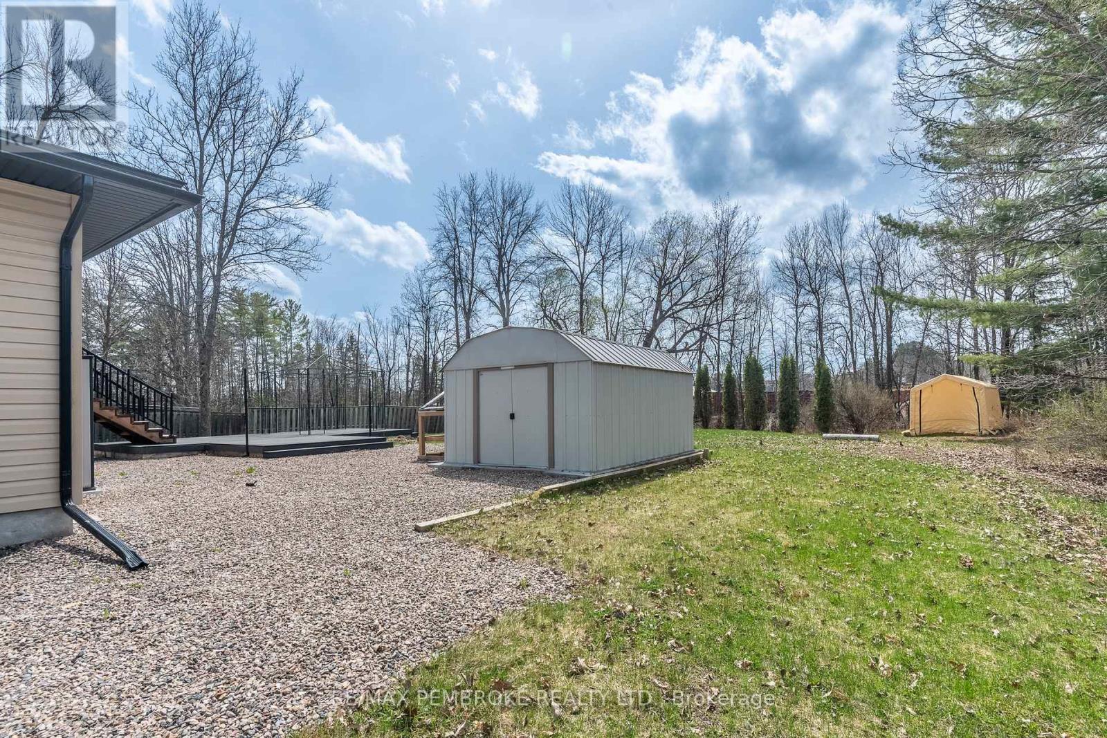 166 Golf Course Road, Laurentian Valley, Ontario  K8A 7B1 - Photo 12 - X13093320