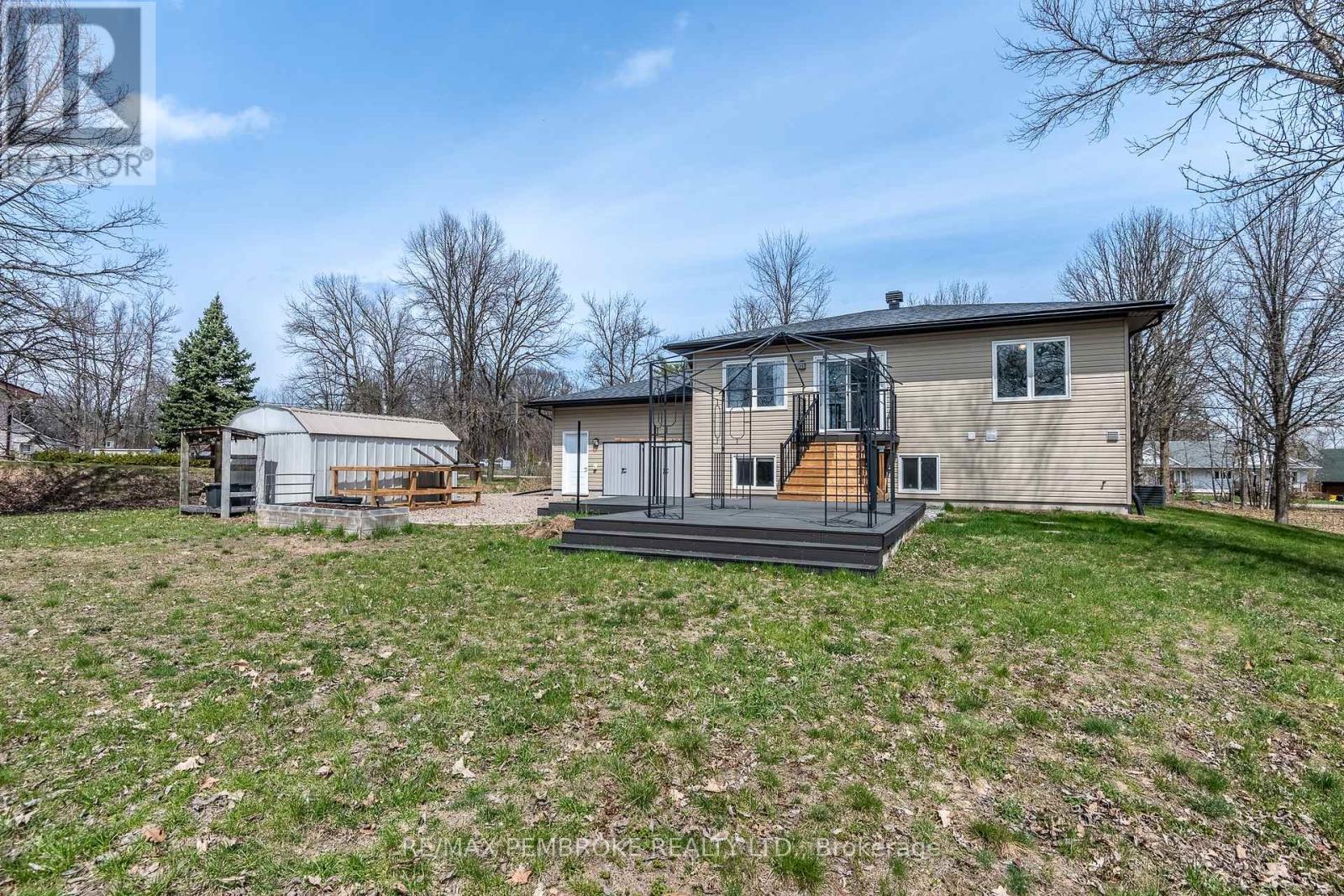 166 Golf Course Road, Laurentian Valley, Ontario  K8A 7B1 - Photo 13 - X13093320