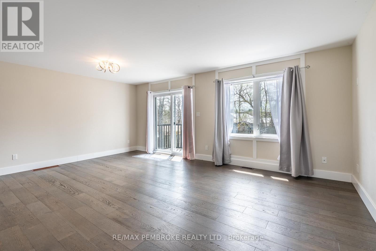 166 Golf Course Road, Laurentian Valley, Ontario  K8A 7B1 - Photo 16 - X13093320