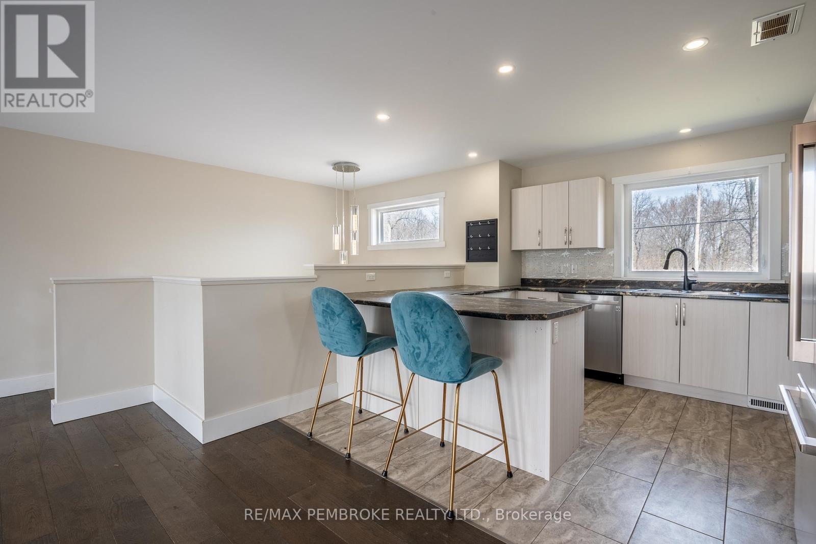 166 Golf Course Road, Laurentian Valley, Ontario  K8A 7B1 - Photo 18 - X13093320
