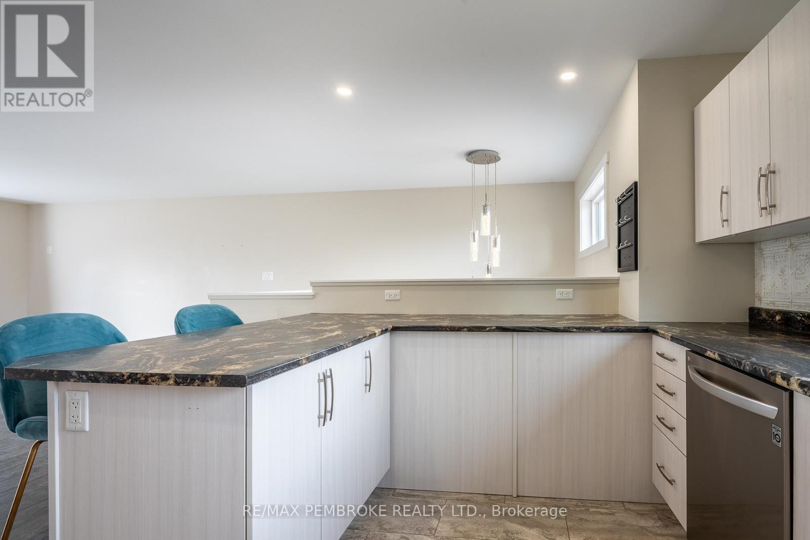 166 Golf Course Road, Laurentian Valley, Ontario  K8A 7B1 - Photo 21 - X13093320