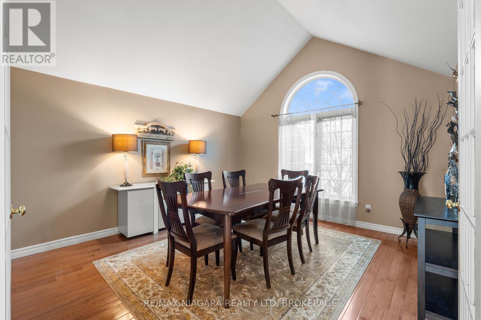 73 First St Louth Street, St. Catharines, Ontario  L2W 1A6 - Photo 14 - X13093378