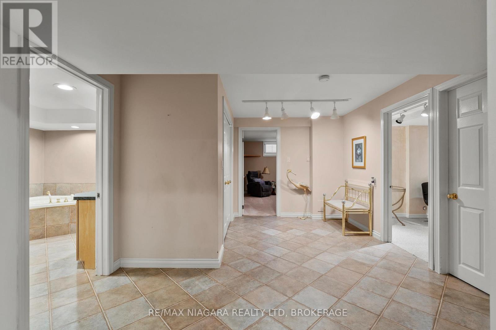 73 First St Louth Street, St. Catharines, Ontario  L2W 1A6 - Photo 34 - X13093378