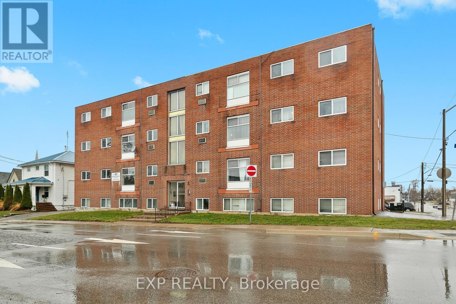 Unit 1 - 4663 Huron Street, Niagara Falls, Ontario  L2E 2H7 - Photo 1 - X13093426