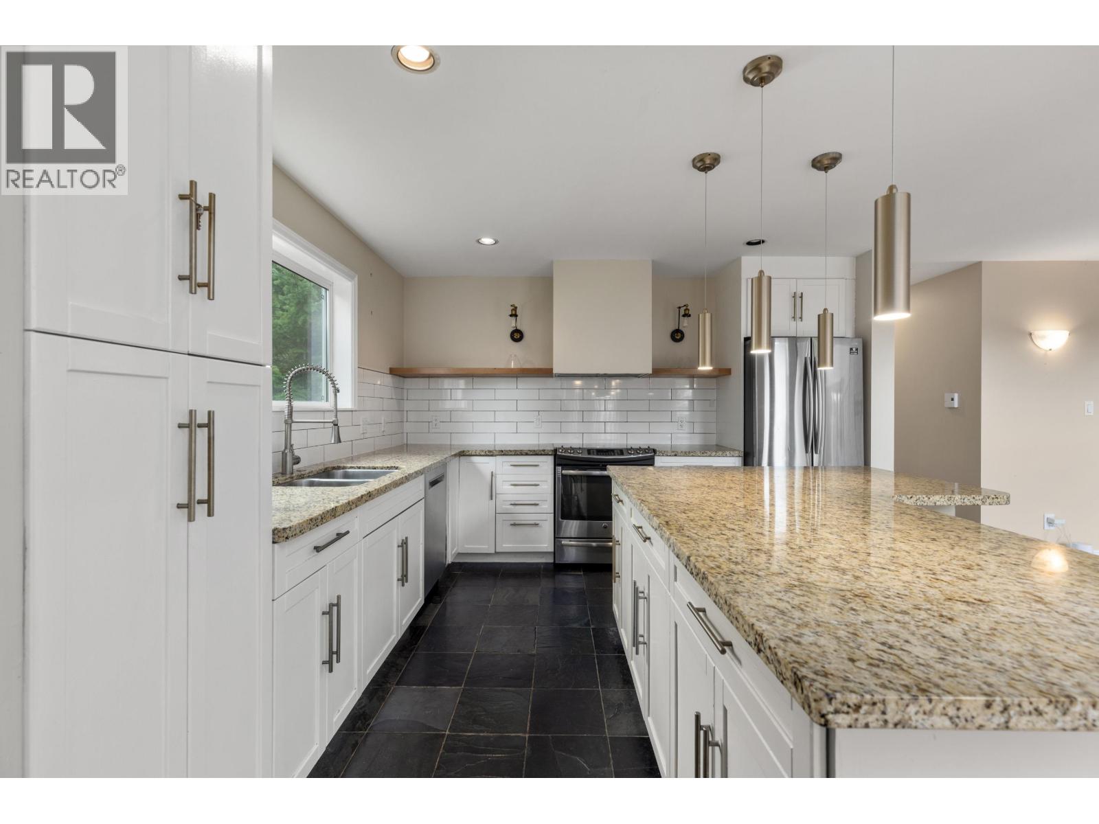 7467 Dogwood Street, Pemberton, British Columbia  V0N 2L0 - Photo 5 - R3108575