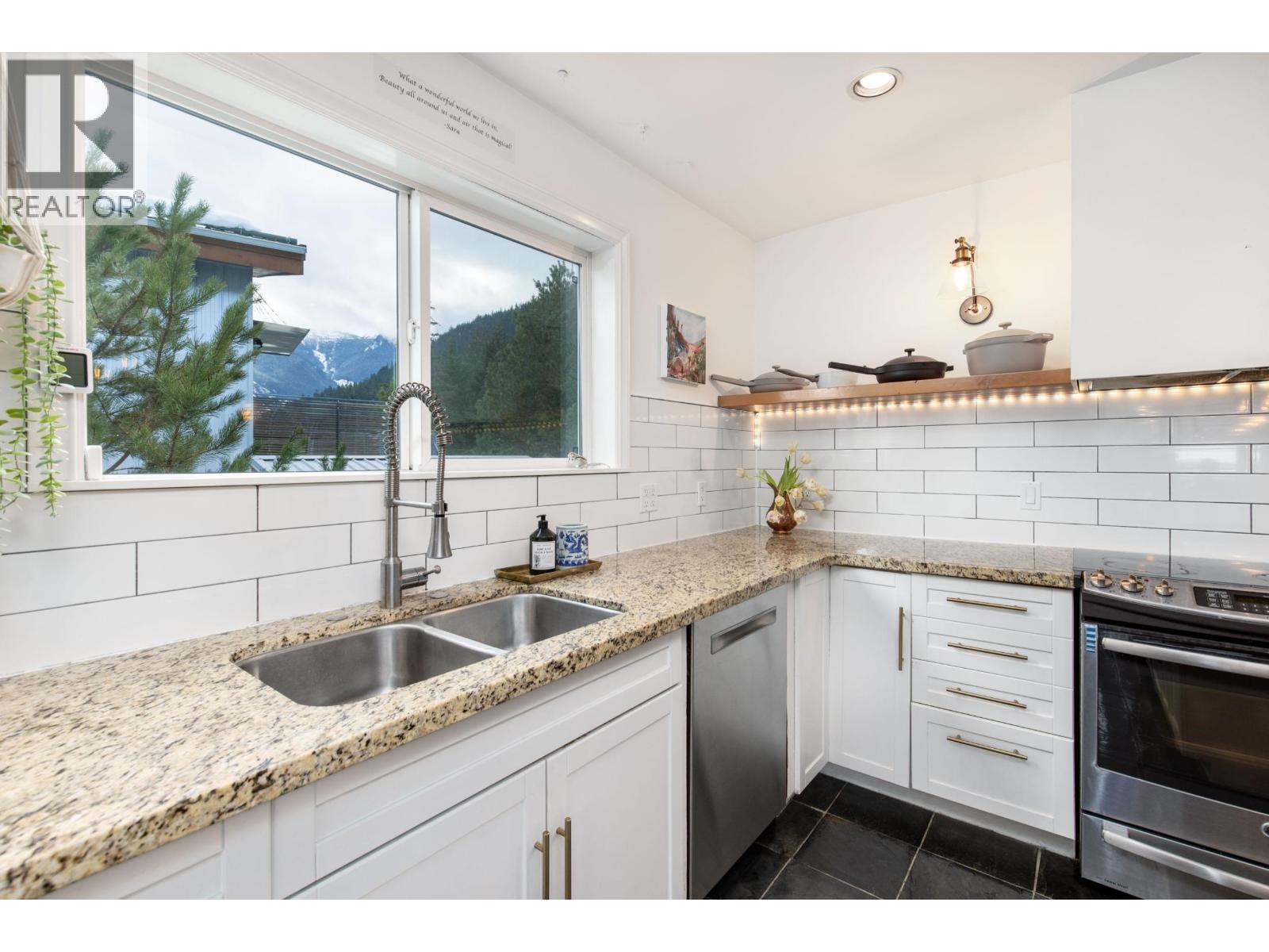 7467 Dogwood Street, Pemberton, British Columbia  V0N 2L0 - Photo 6 - R3108575