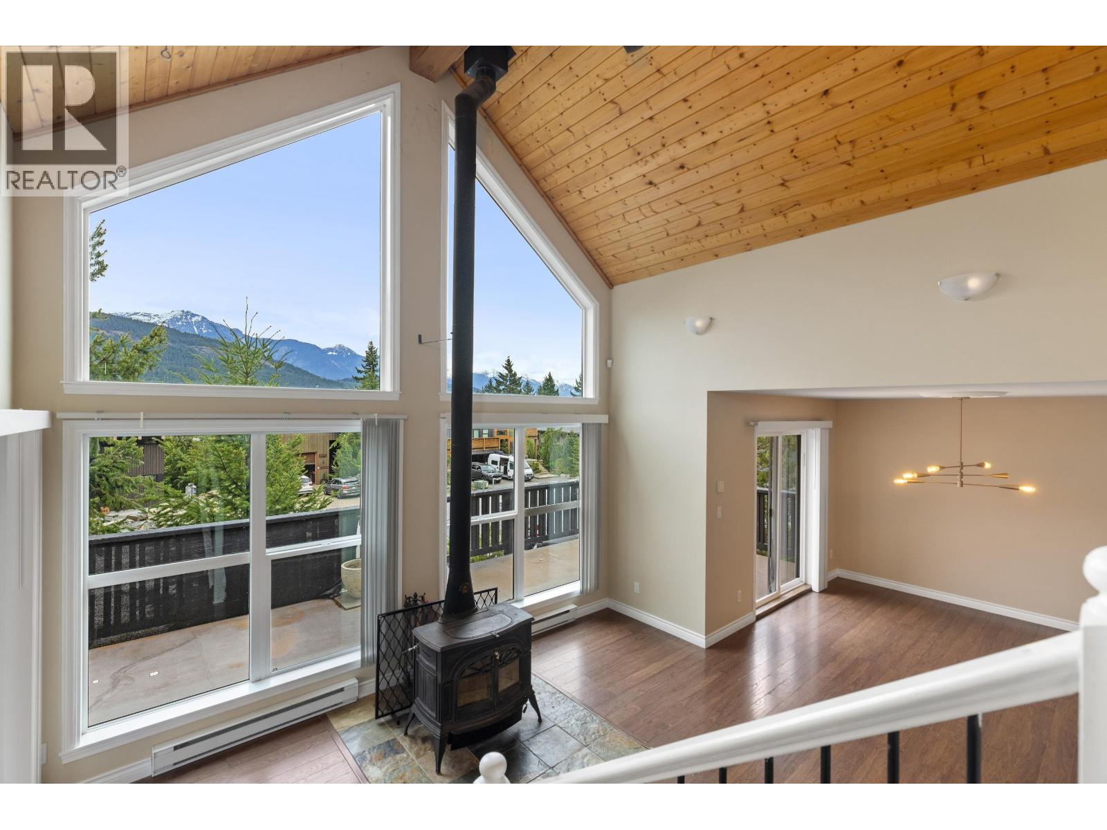 7467 Dogwood Street, Pemberton, British Columbia  V0N 2L0 - Photo 3 - R3108575