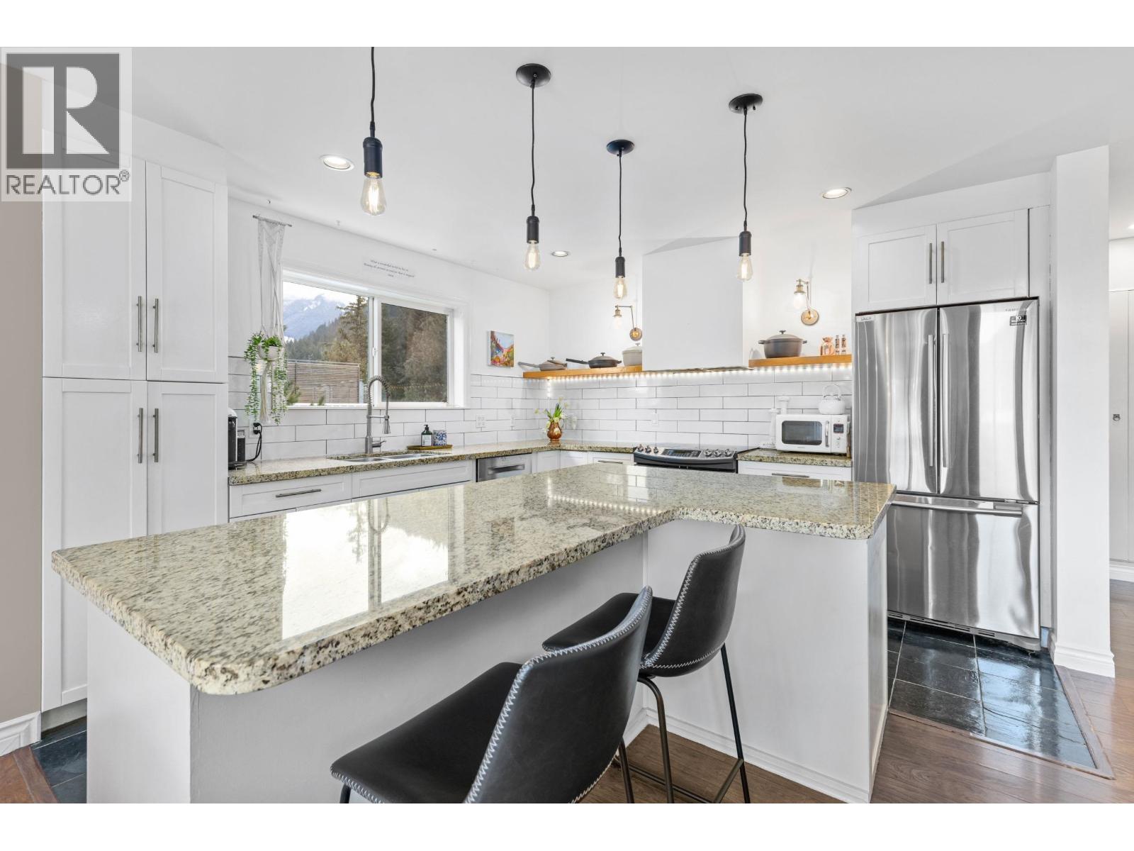 7467 Dogwood Street, Pemberton, British Columbia  V0N 2L0 - Photo 4 - R3108575