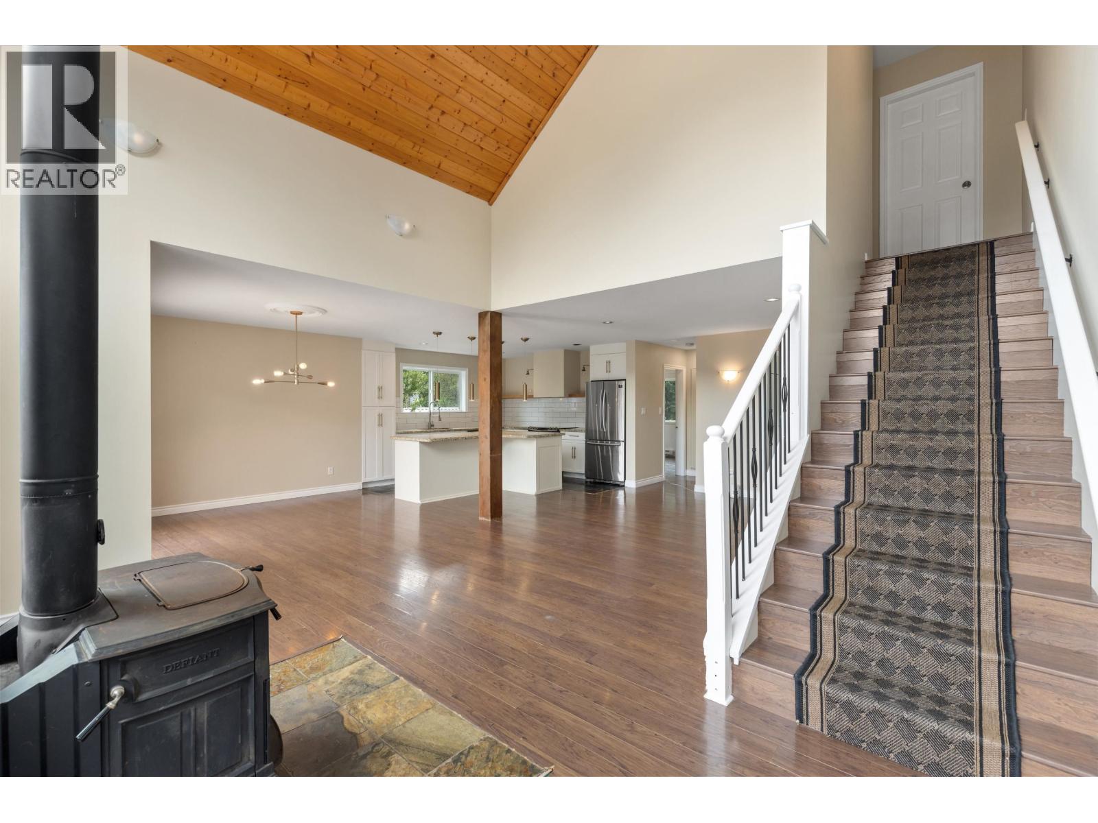 7467 Dogwood Street, Pemberton, British Columbia  V0N 2L0 - Photo 8 - R3108575