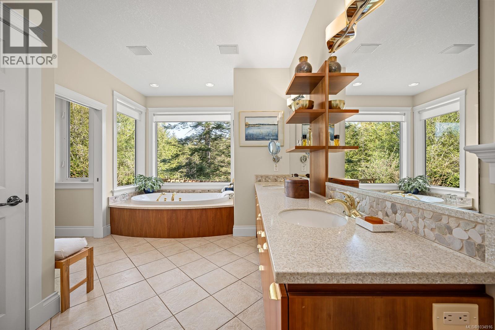 6077 Todd Rd, Courtenay, British Columbia  V9J 1P4 - Photo 12 - 1034916