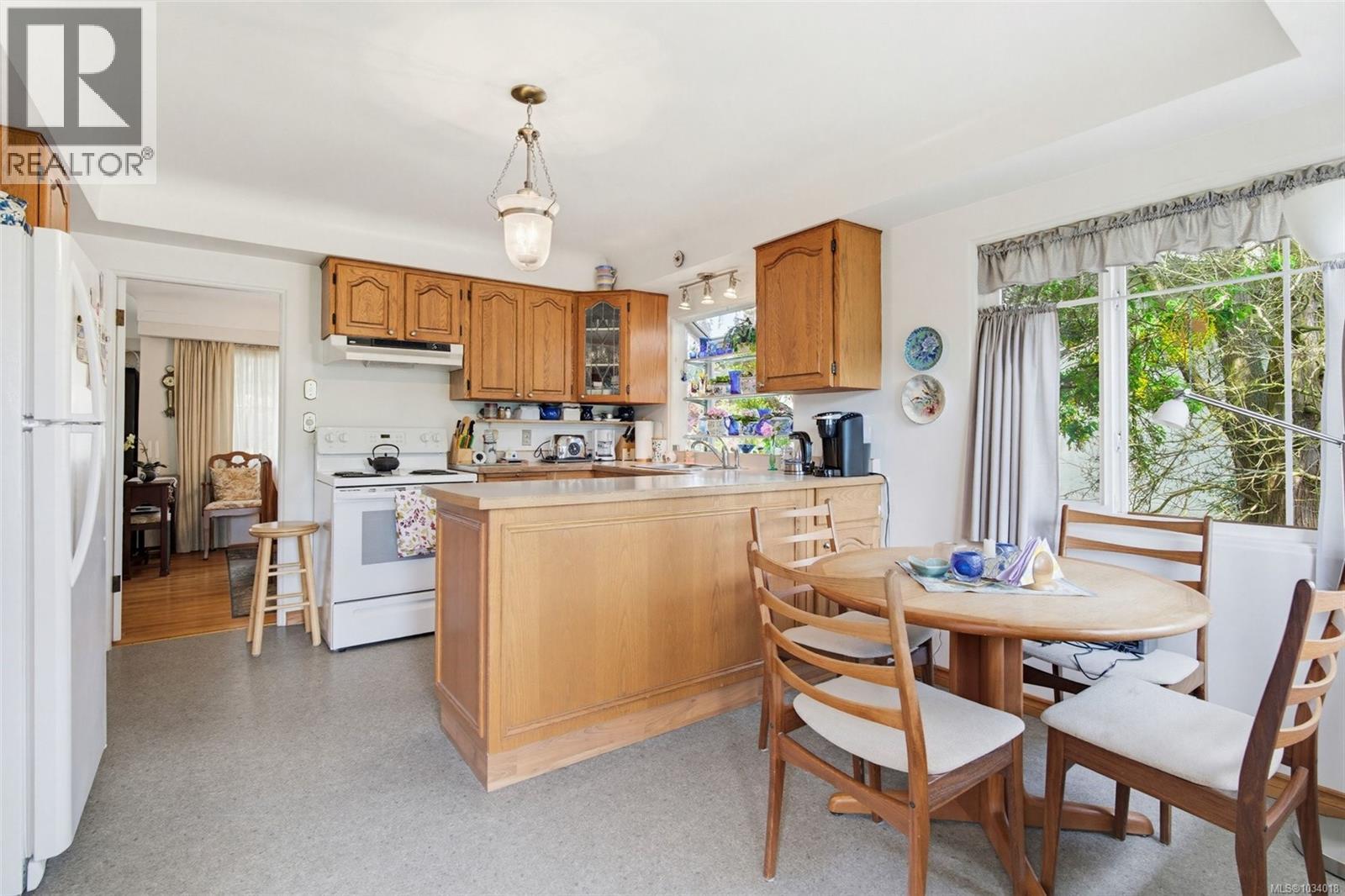 2807 Dunlevy St, Oak Bay, British Columbia  V8R 5Z4 - Photo 7 - 1034018