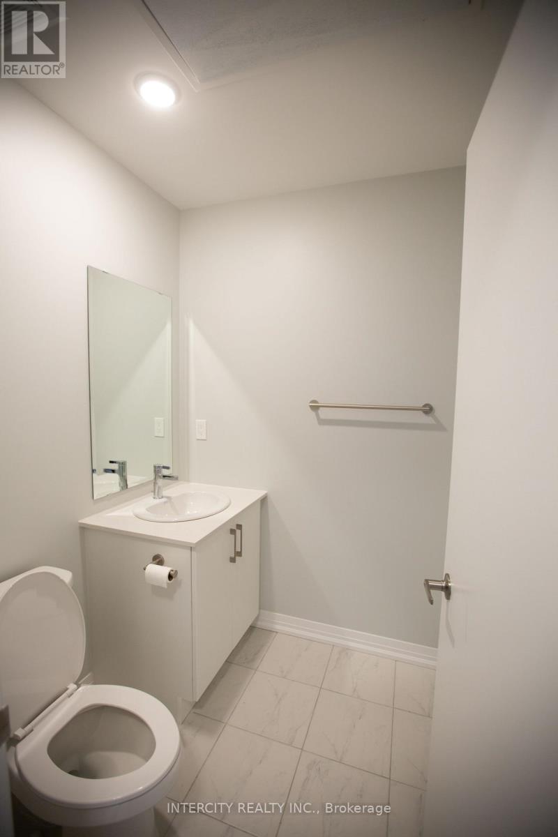 210 - 1165 Journeyman Lane, Mississauga, Ontario  L5J 0B5 - Photo 4 - W13093326