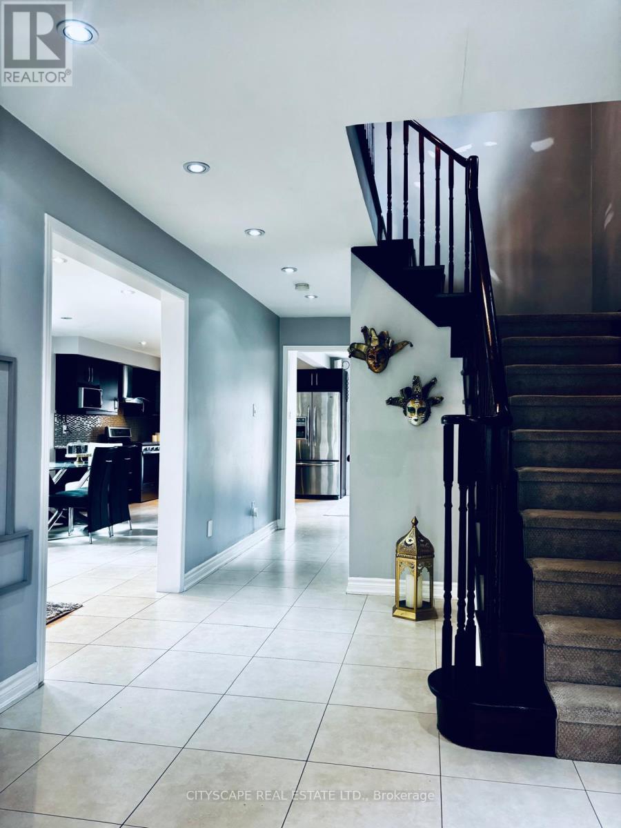 4233 Radisson Crescent, Mississauga, Ontario  L5M 4M1 - Photo 3 - W13093332