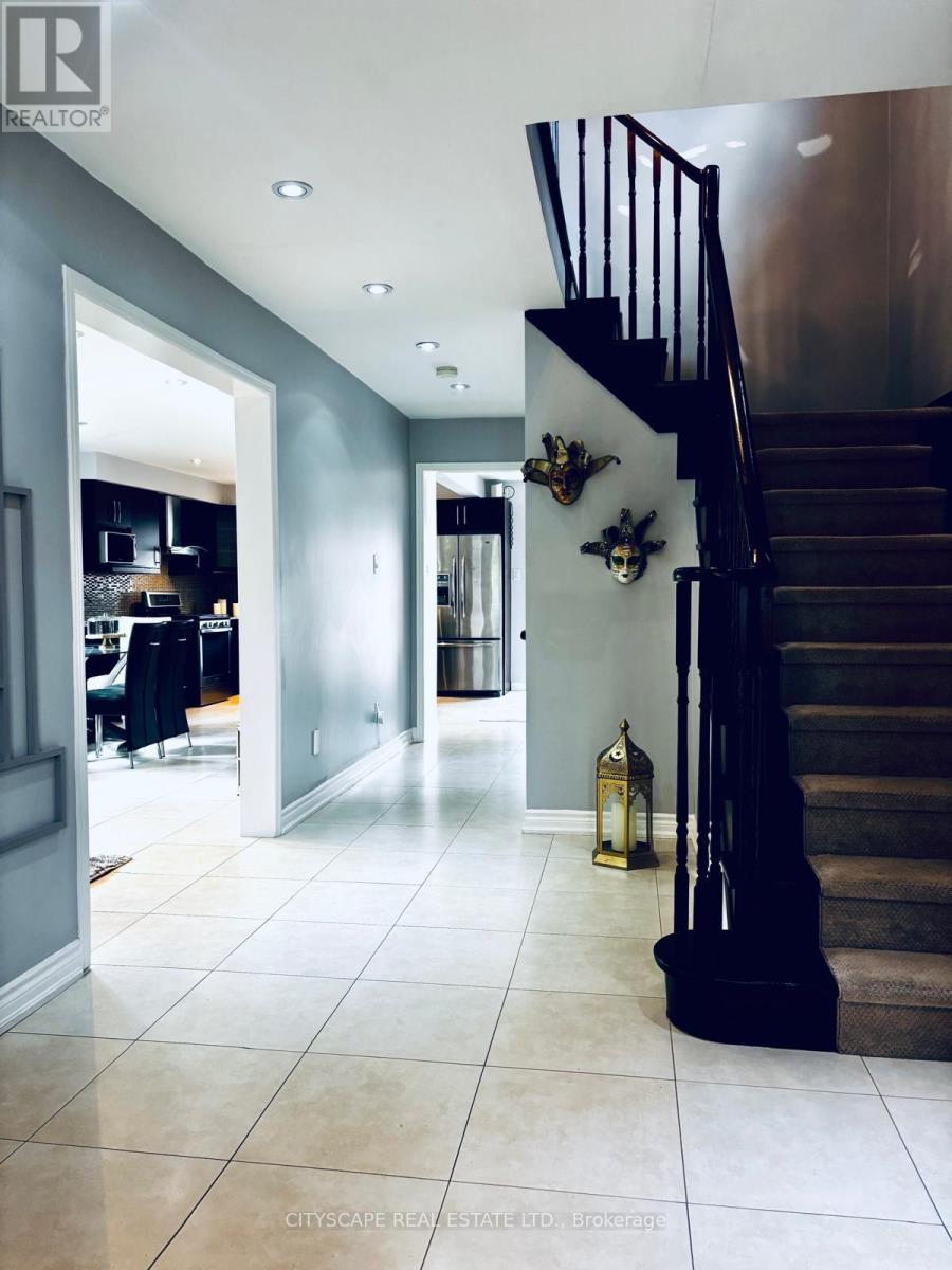4233 Radisson Crescent, Mississauga, Ontario  L5M 4M1 - Photo 4 - W13093332