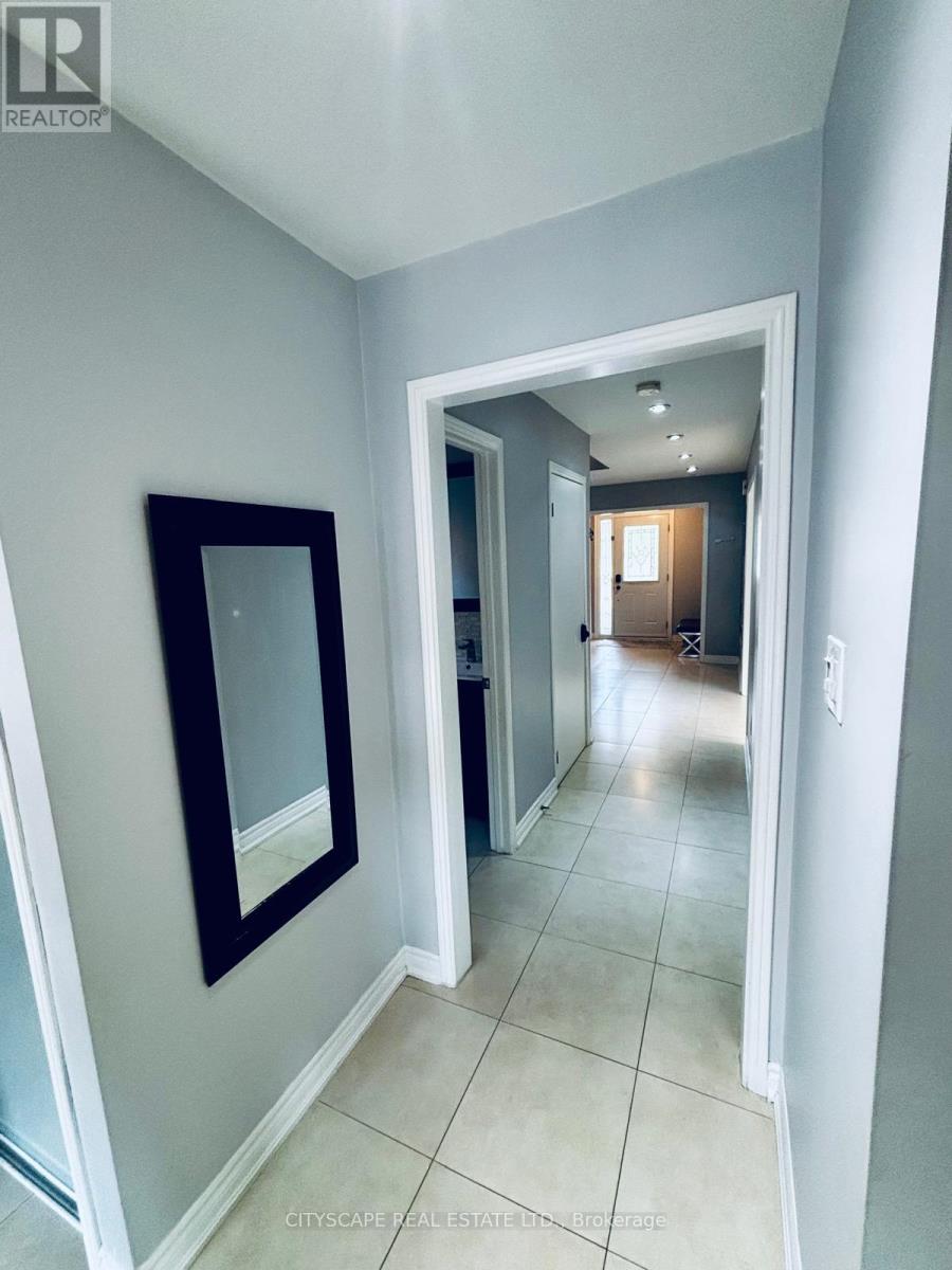 4233 Radisson Crescent, Mississauga, Ontario  L5M 4M1 - Photo 8 - W13093332