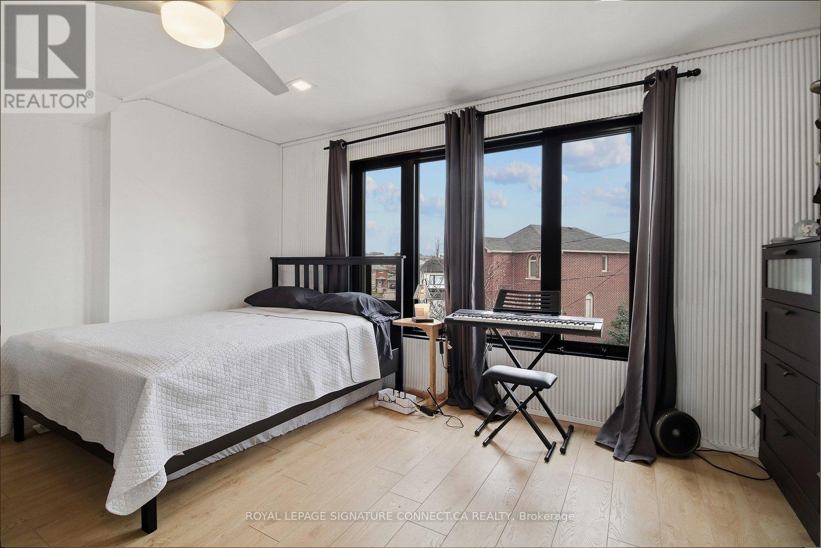 MAIN - 18 HARLTON CRESCENT, Toronto, Ontario