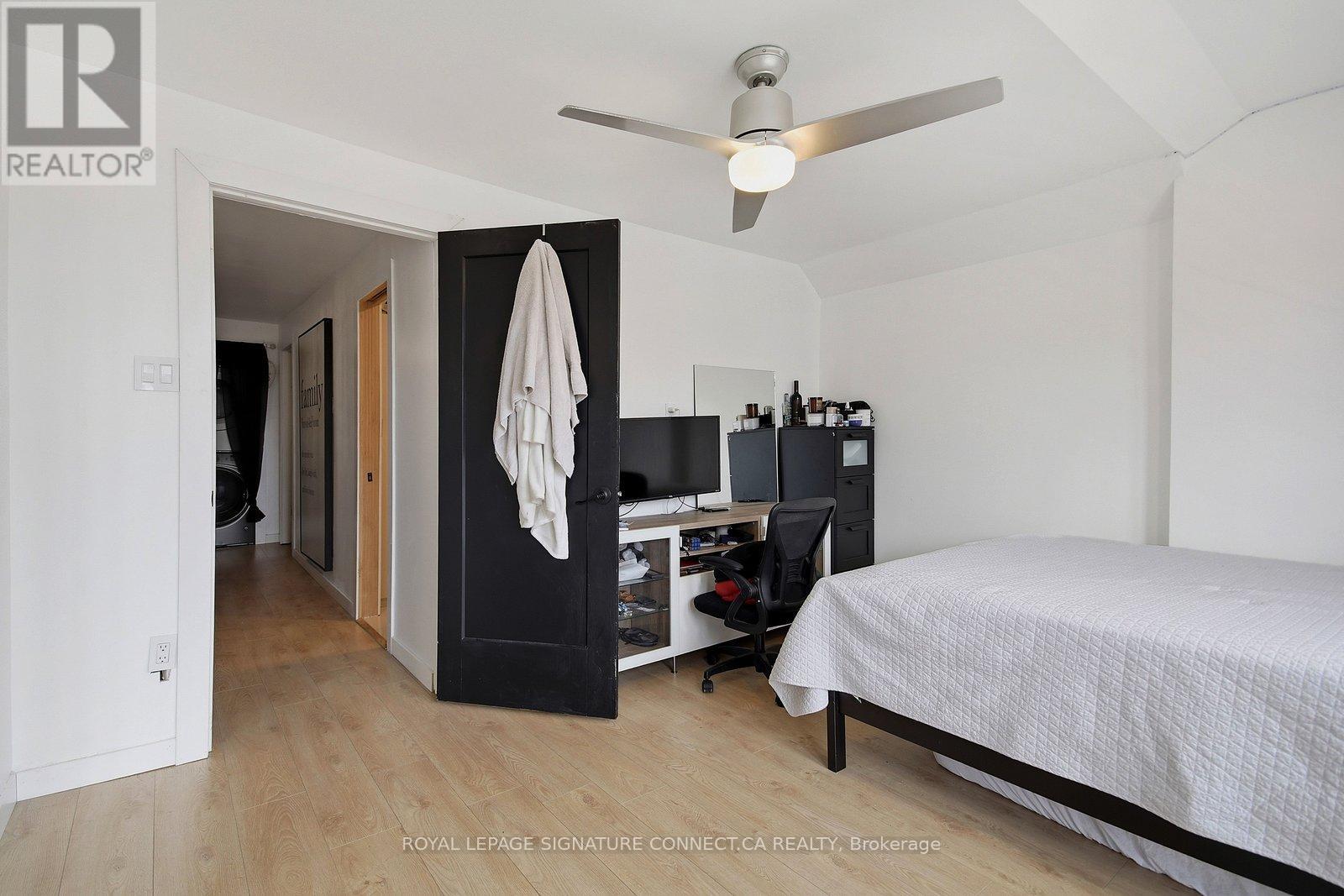 Main - 18 Harlton Crescent, Toronto (Keelesdale-Eglinton West), Ontario  M6M 1L1 - Photo 2 - W13093360