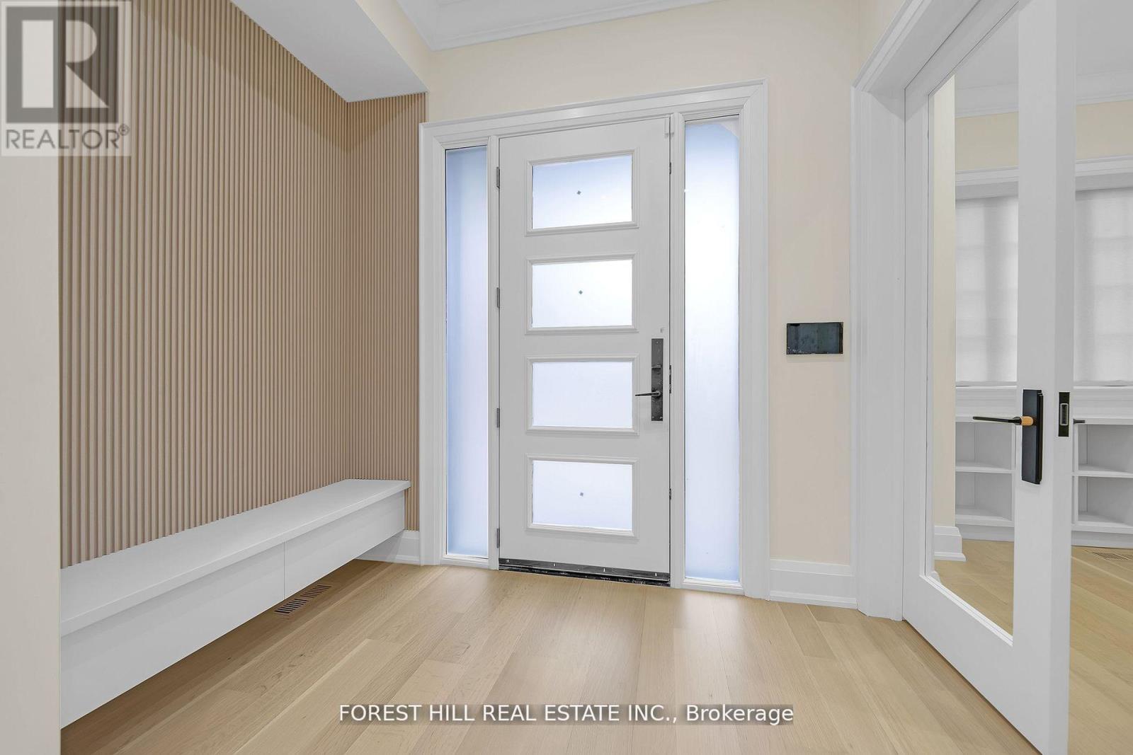132 Lothian Avenue, Toronto (Stonegate-Queensway), Ontario  M8Z 4L4 - Photo 3 - W13093388