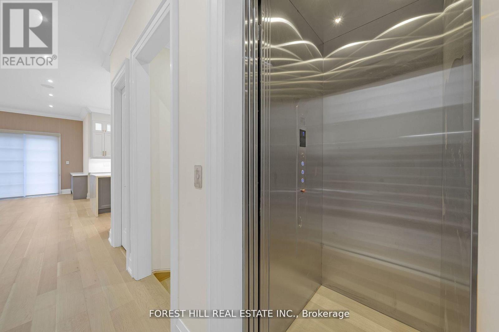 132 Lothian Avenue, Toronto (Stonegate-Queensway), Ontario  M8Z 4L4 - Photo 8 - W13093388