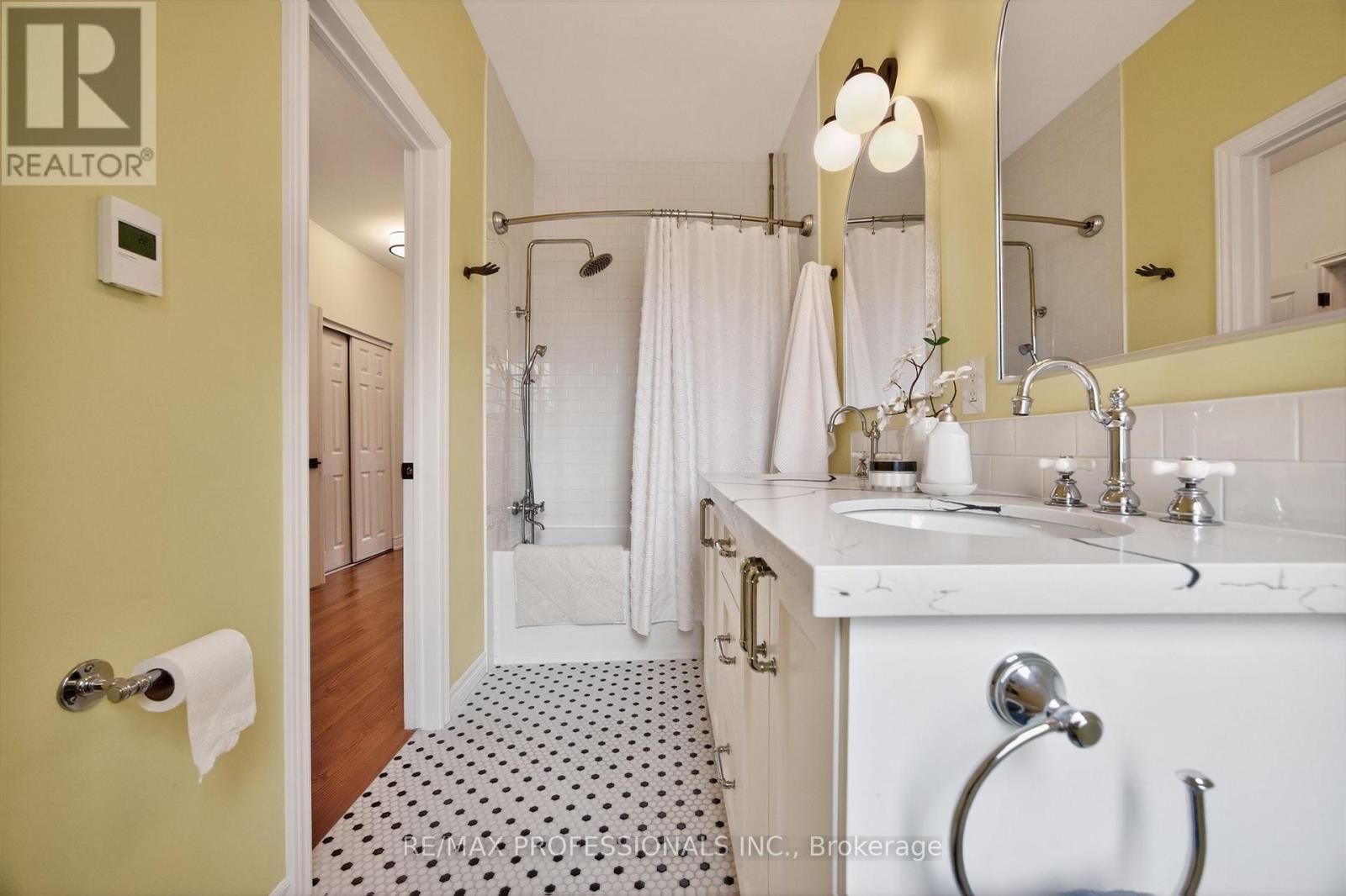 12 1/2 Melbourne Avenue, Toronto, Ontario  M6K 1K3 - Photo 23 - W13093422