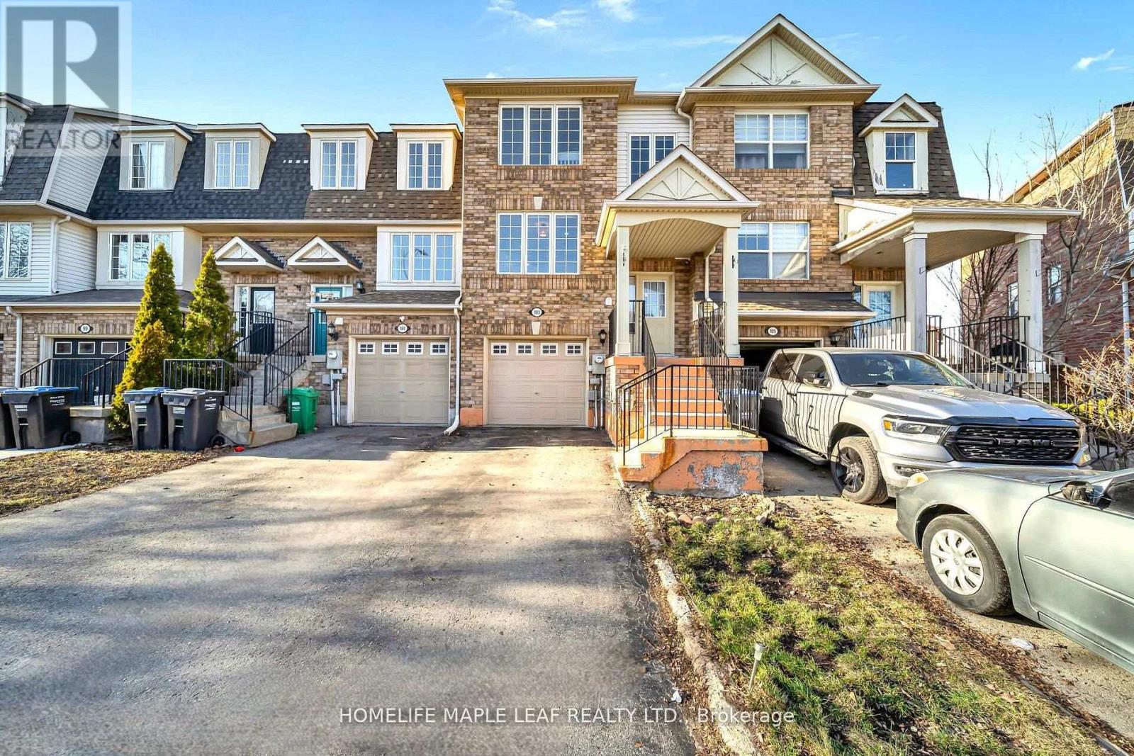 103 Dunlop Court, Brampton, Ontario  L6X 5A6 - Photo 3 - W13093428