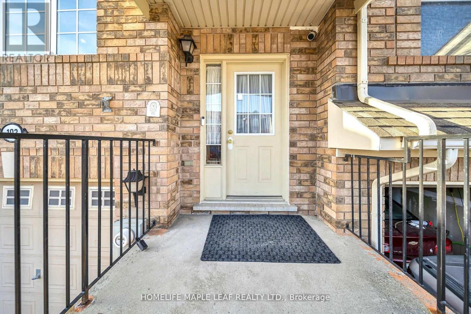 103 Dunlop Court, Brampton, Ontario  L6X 5A6 - Photo 6 - W13093428