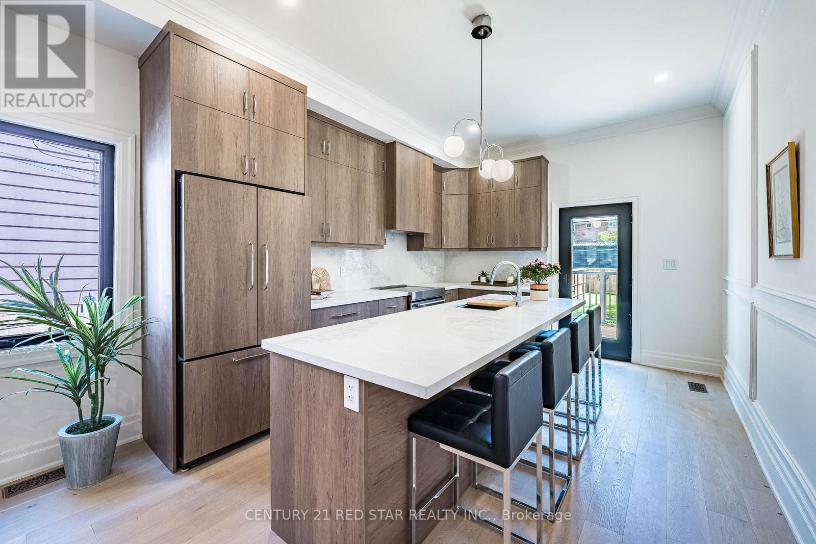 369 Pacific Avenue, Toronto, Ontario  M6P 2R2 - Photo 13 - W13093440