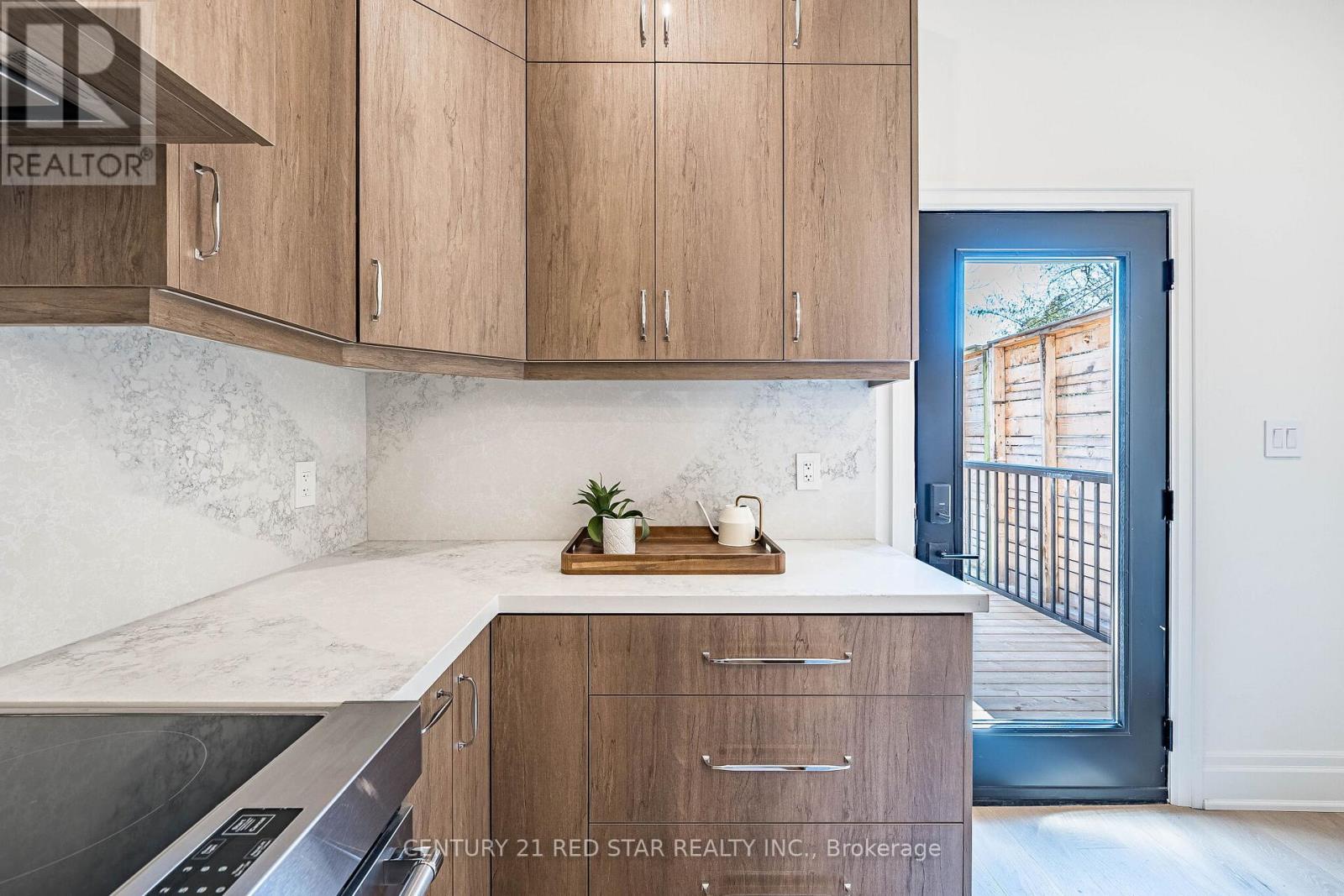 369 Pacific Avenue, Toronto, Ontario  M6P 2R2 - Photo 14 - W13093440