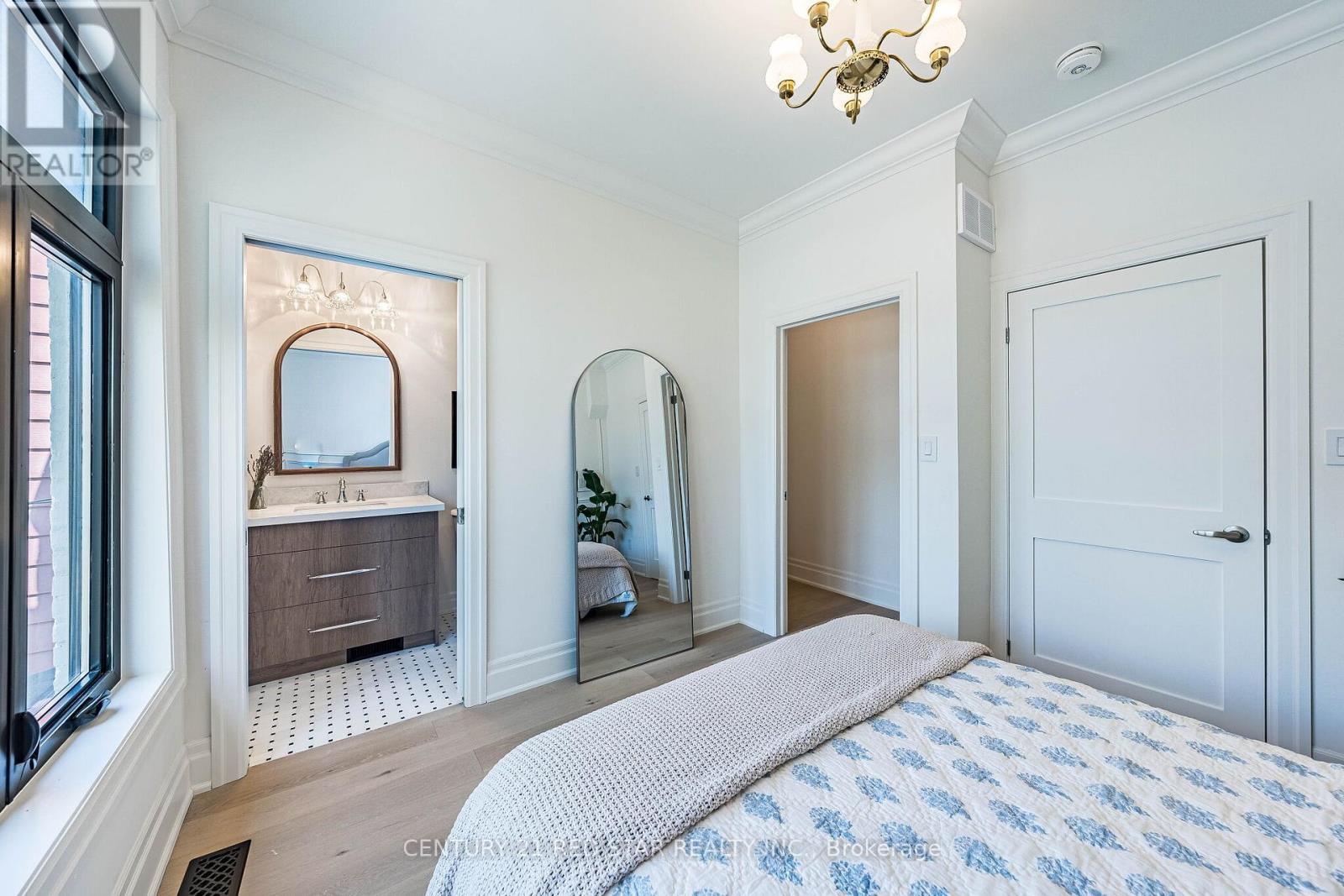 369 Pacific Avenue, Toronto, Ontario  M6P 2R2 - Photo 21 - W13093440