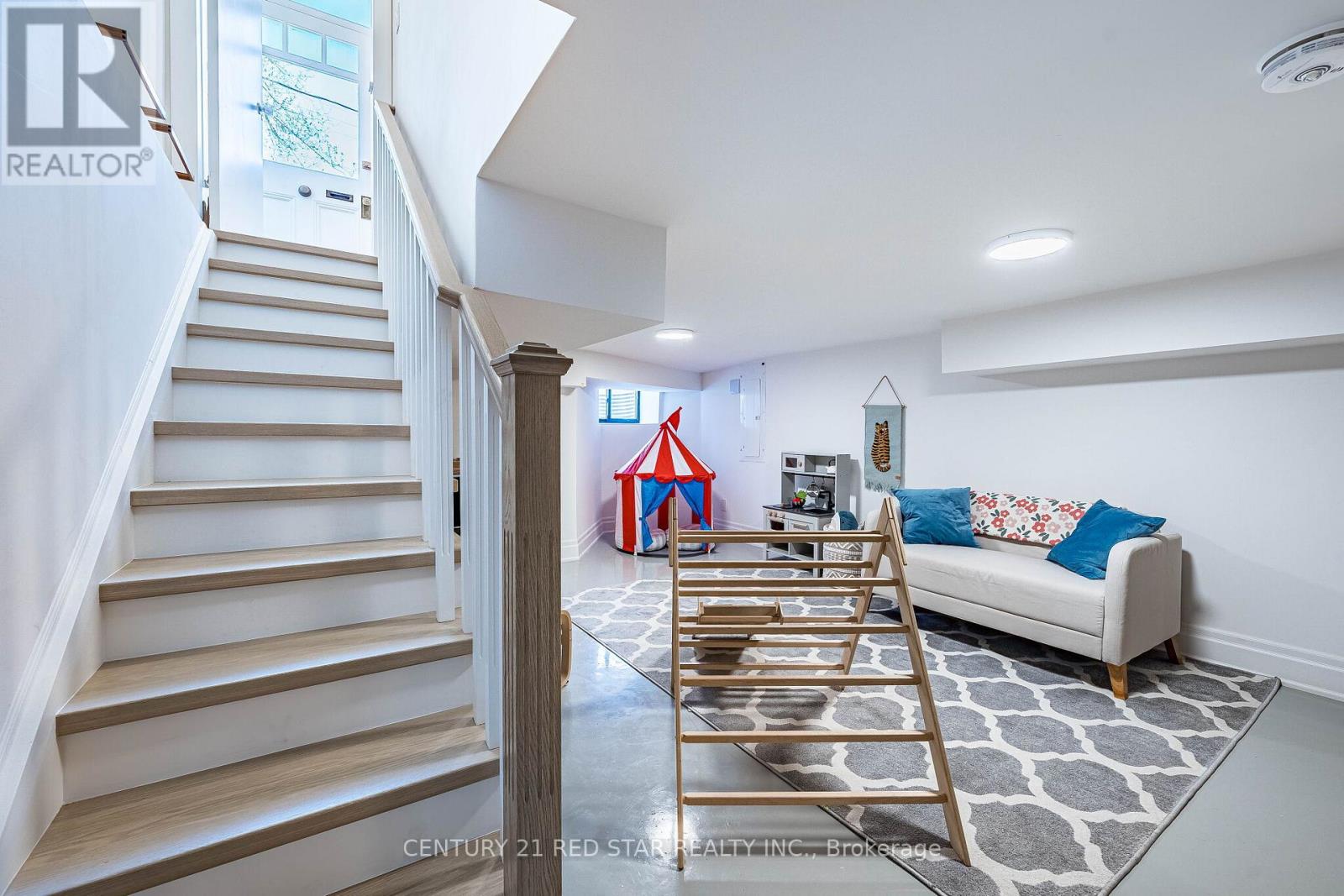 369 Pacific Avenue, Toronto, Ontario  M6P 2R2 - Photo 38 - W13093440