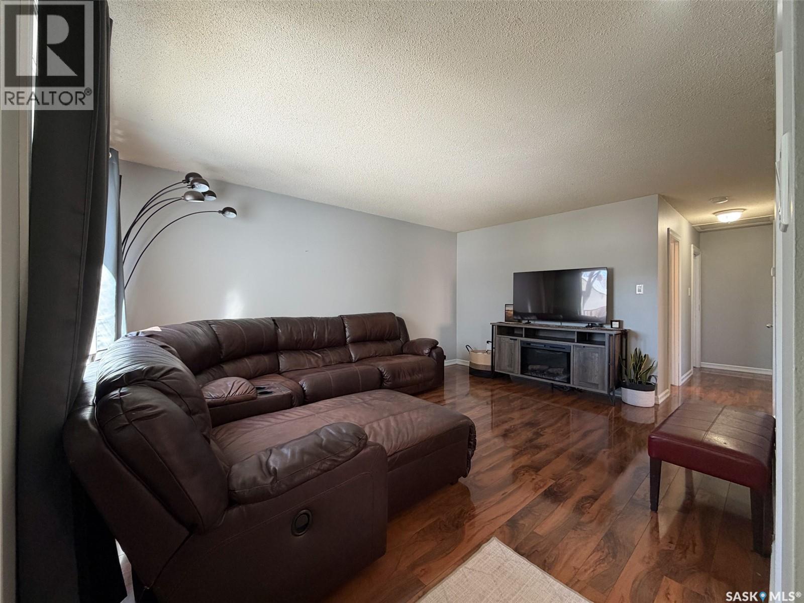 420 1st Street W, Shaunavon, Saskatchewan  S0N 2M0 - Photo 3 - SK035171