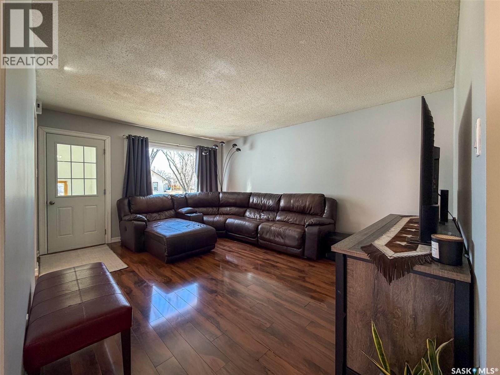 420 1st Street W, Shaunavon, Saskatchewan  S0N 2M0 - Photo 4 - SK035171