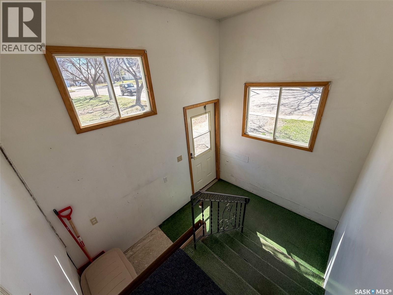 420 1st Street W, Shaunavon, Saskatchewan  S0N 2M0 - Photo 44 - SK035171