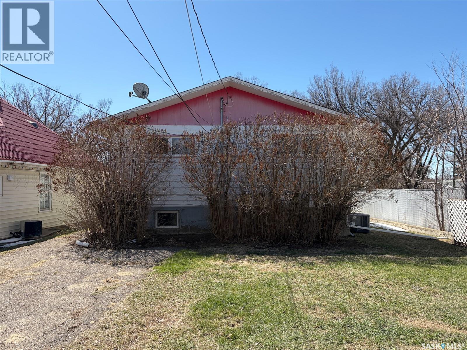 420 1st Street W, Shaunavon, Saskatchewan  S0N 2M0 - Photo 47 - SK035171