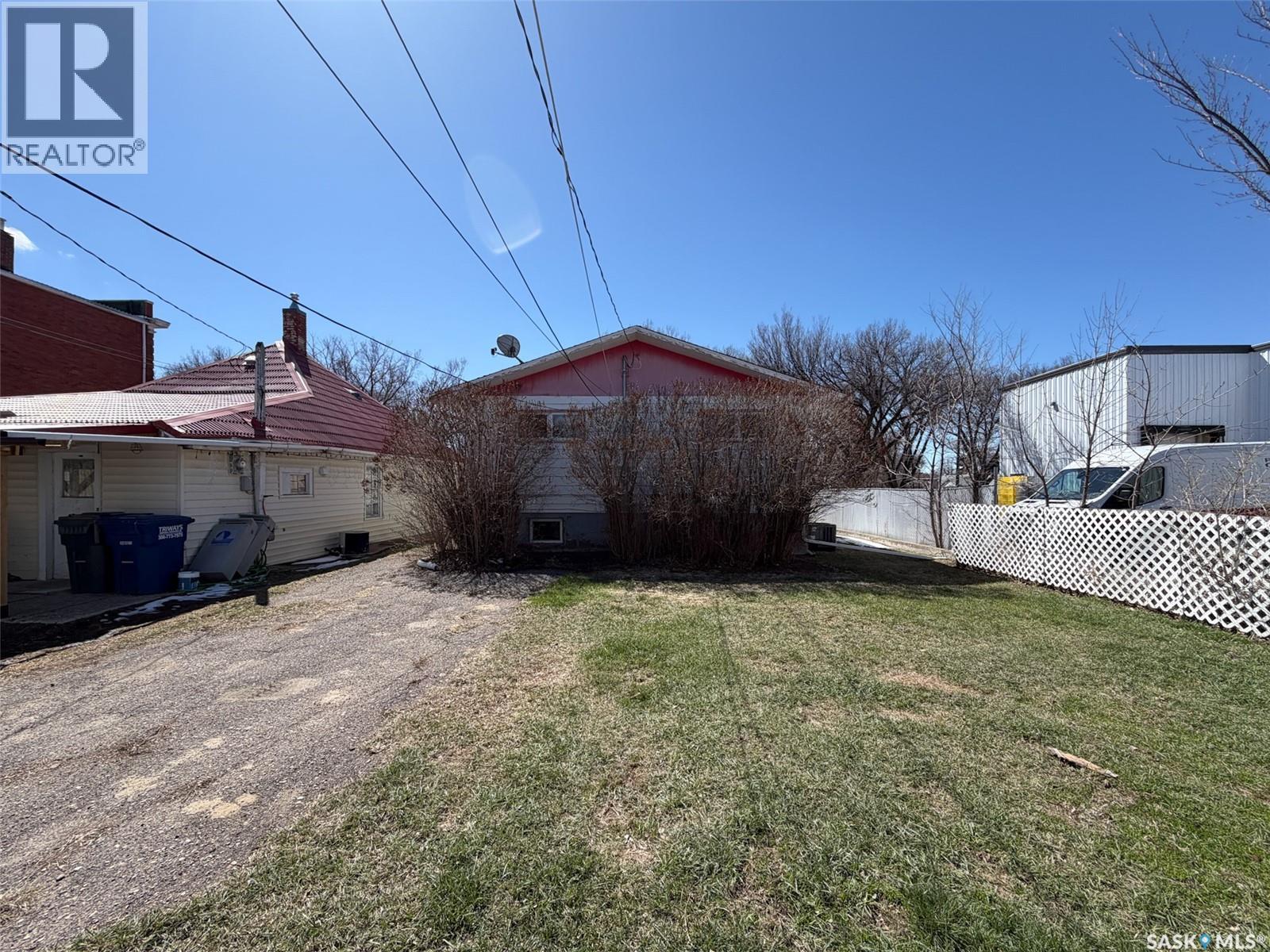 420 1st Street W, Shaunavon, Saskatchewan  S0N 2M0 - Photo 49 - SK035171