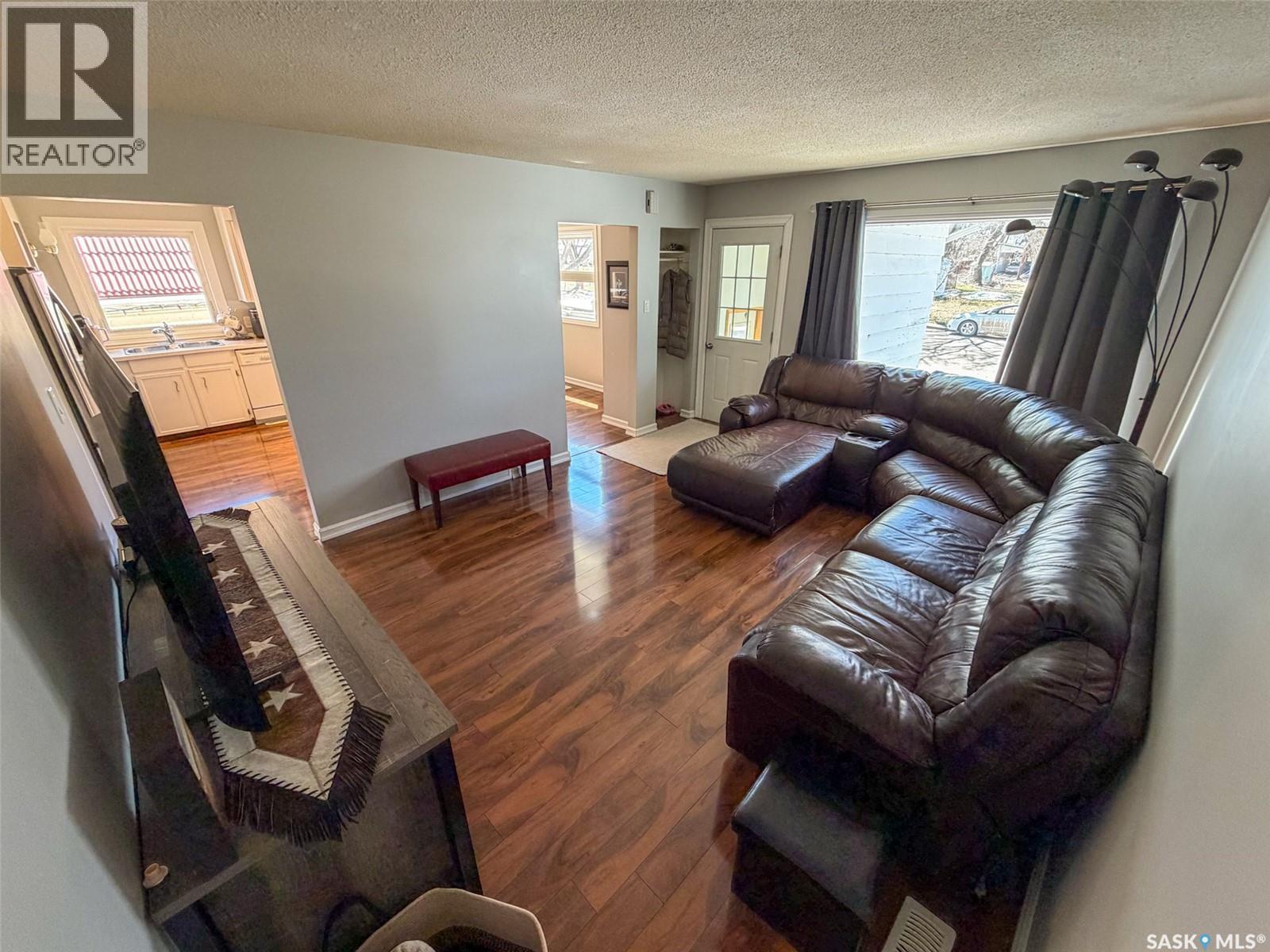 420 1st Street W, Shaunavon, Saskatchewan  S0N 2M0 - Photo 5 - SK035171