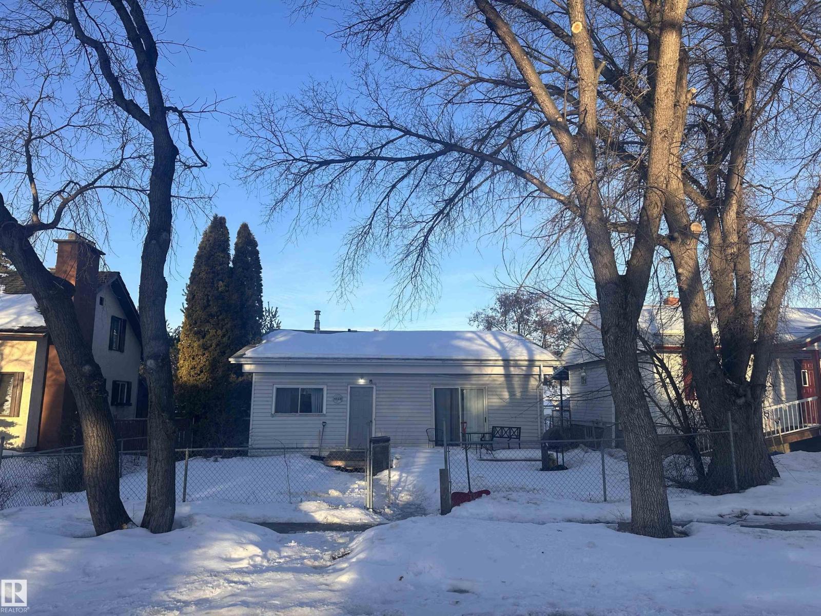 5128 52 St, Barrhead, Alberta  T7N 1E9 - Photo 2 - E4472206