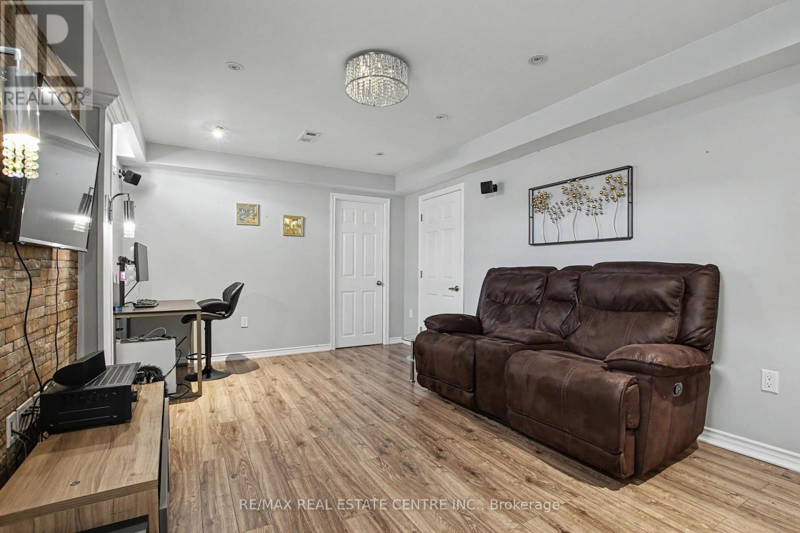 60 Postmaster Drive, Kitchener, Ontario  N2R 0J2 - Photo 30 - X13093358