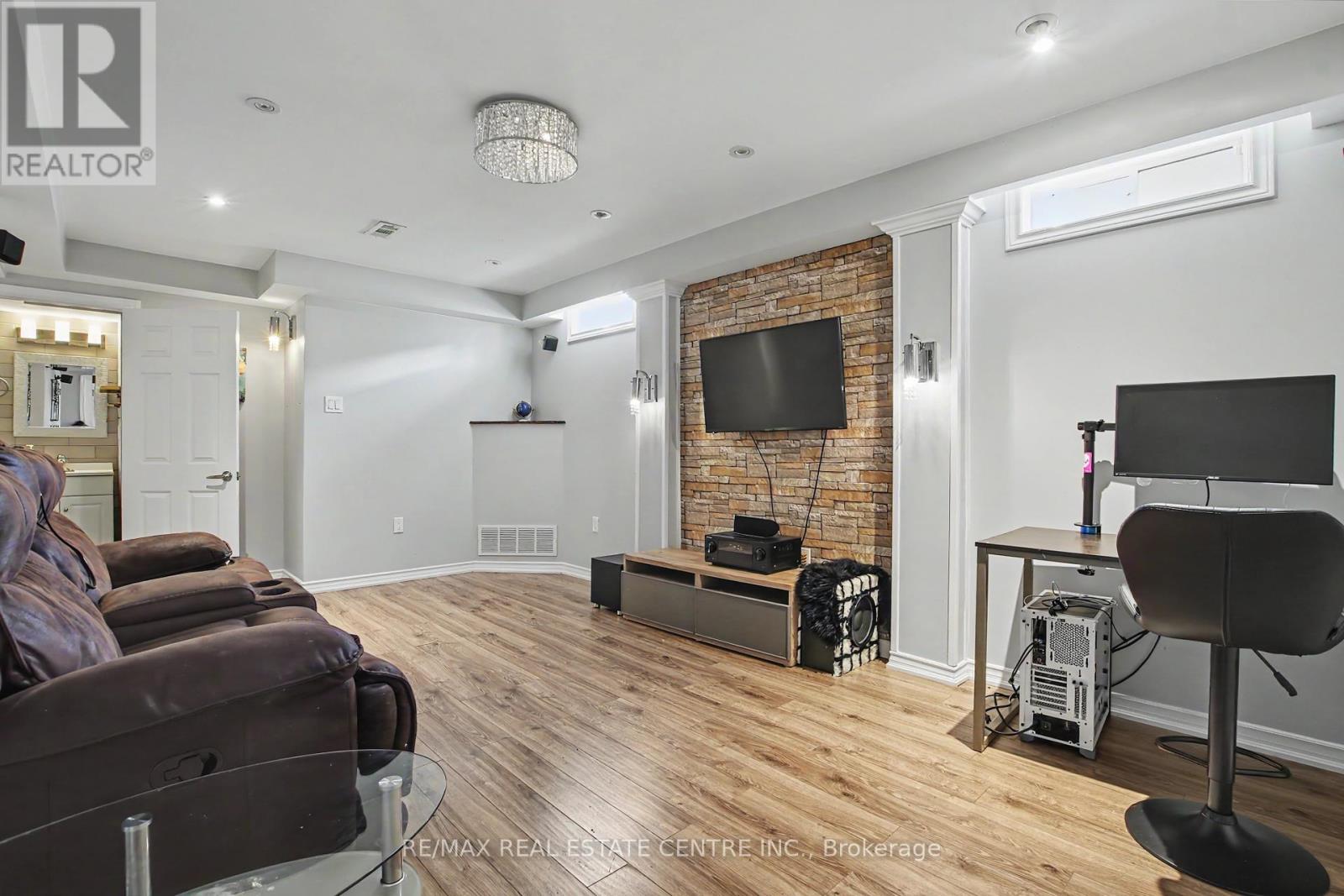 60 Postmaster Drive, Kitchener, Ontario  N2R 0J2 - Photo 31 - X13093358