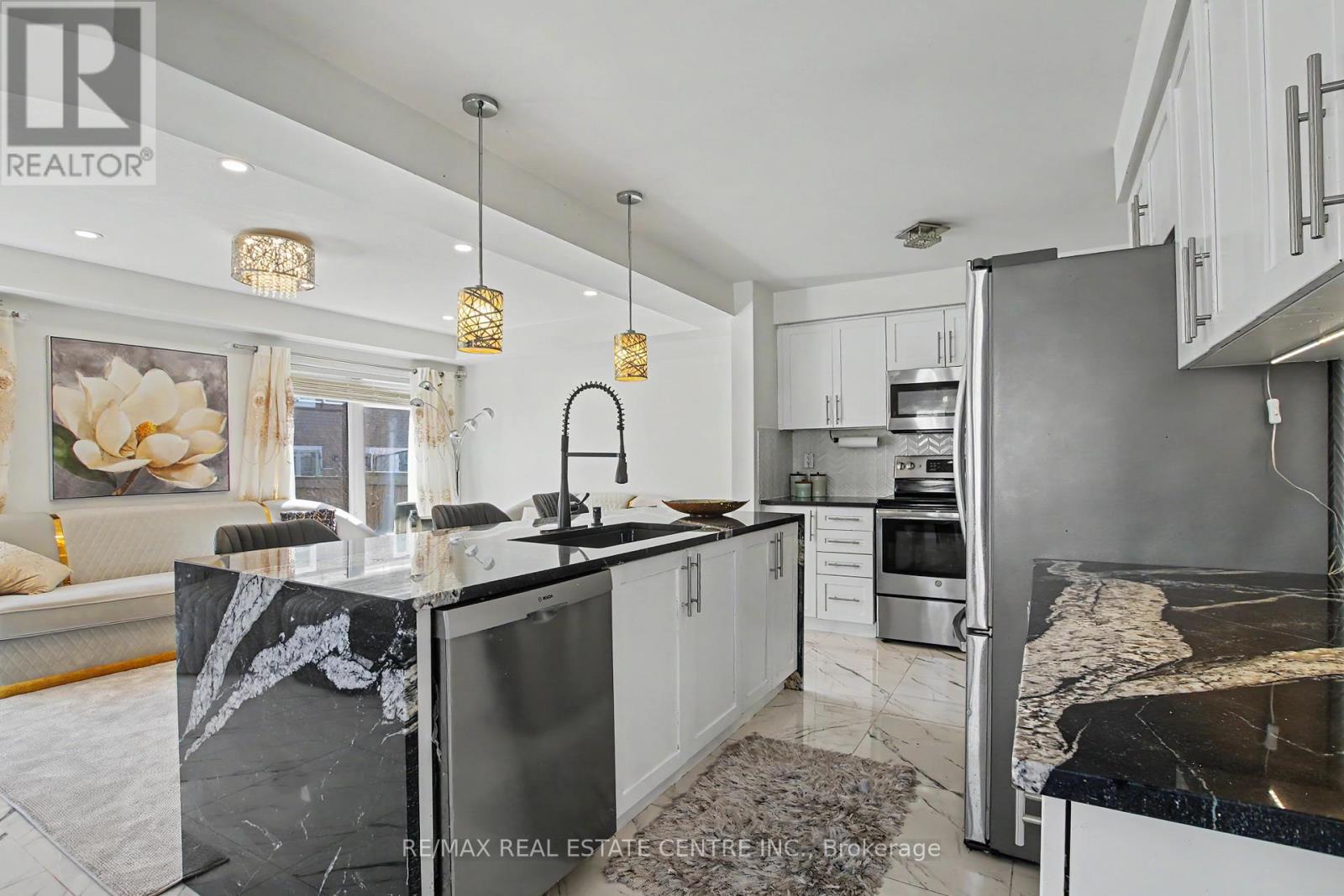 60 Postmaster Drive, Kitchener, Ontario  N2R 0J2 - Photo 4 - X13093358