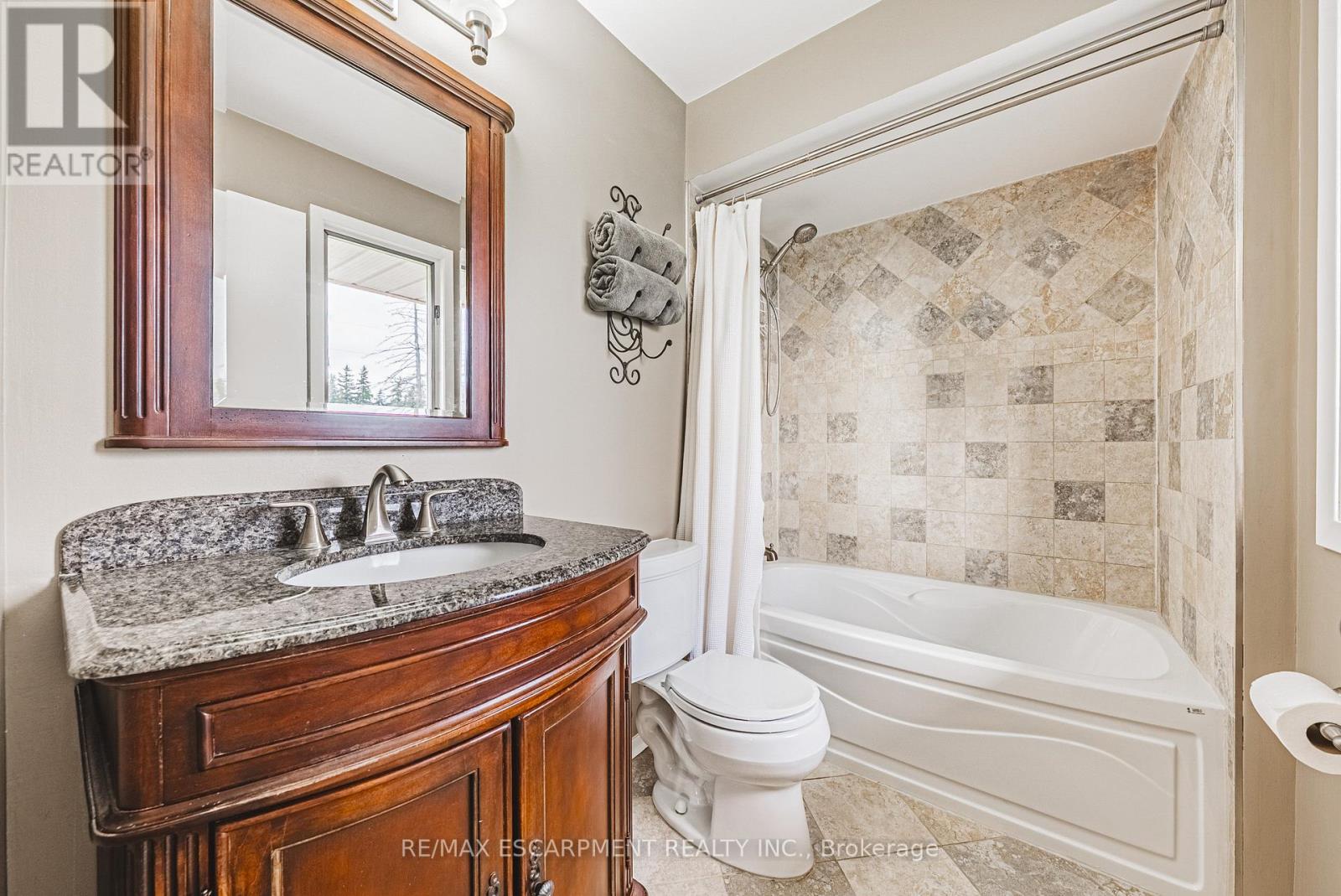 2276 Binbrook Road, Hamilton, Ontario  L0R 1C0 - Photo 12 - X13093382