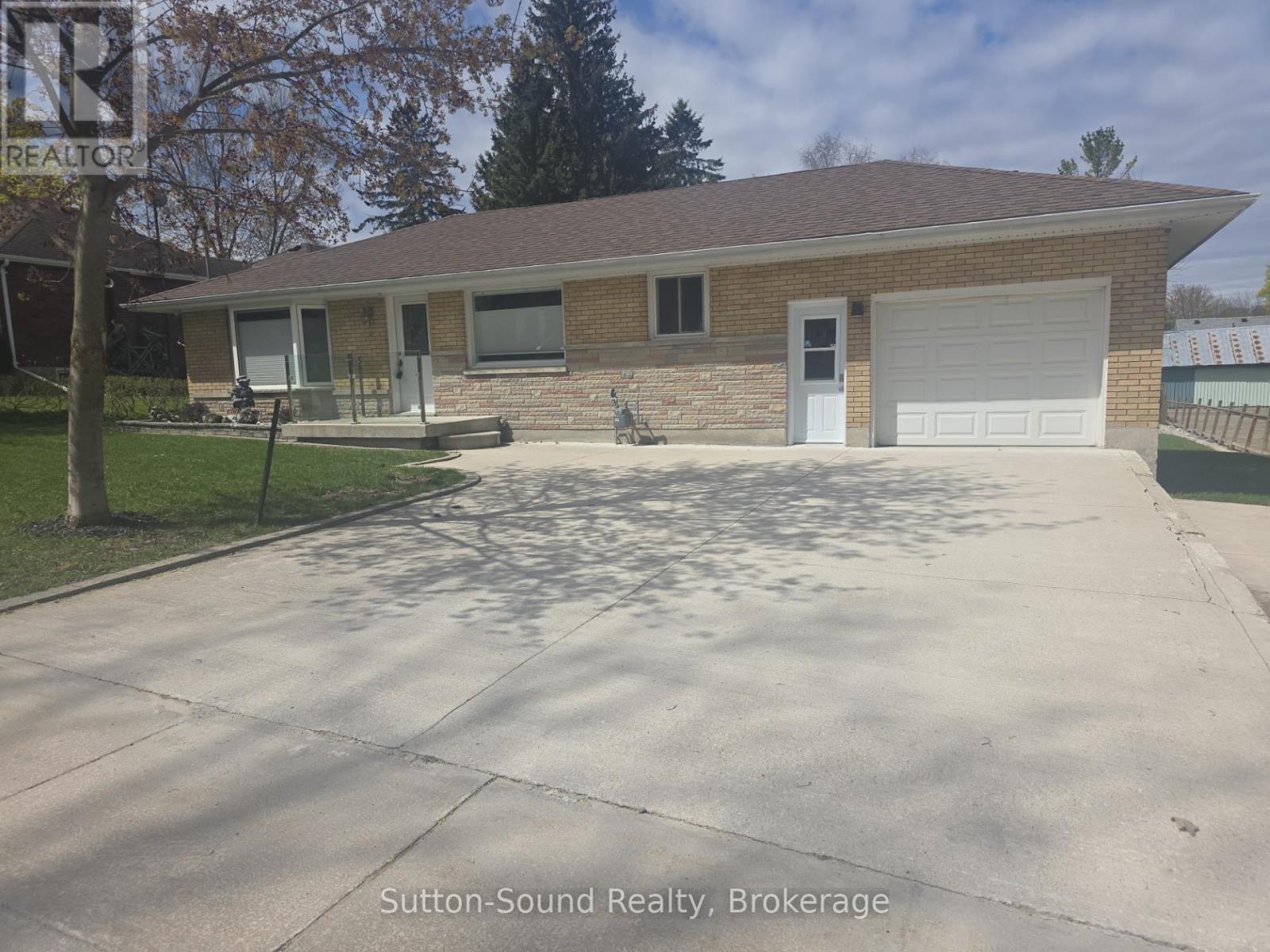 10 BROWNLEE STREET S, South Bruce, Ontario